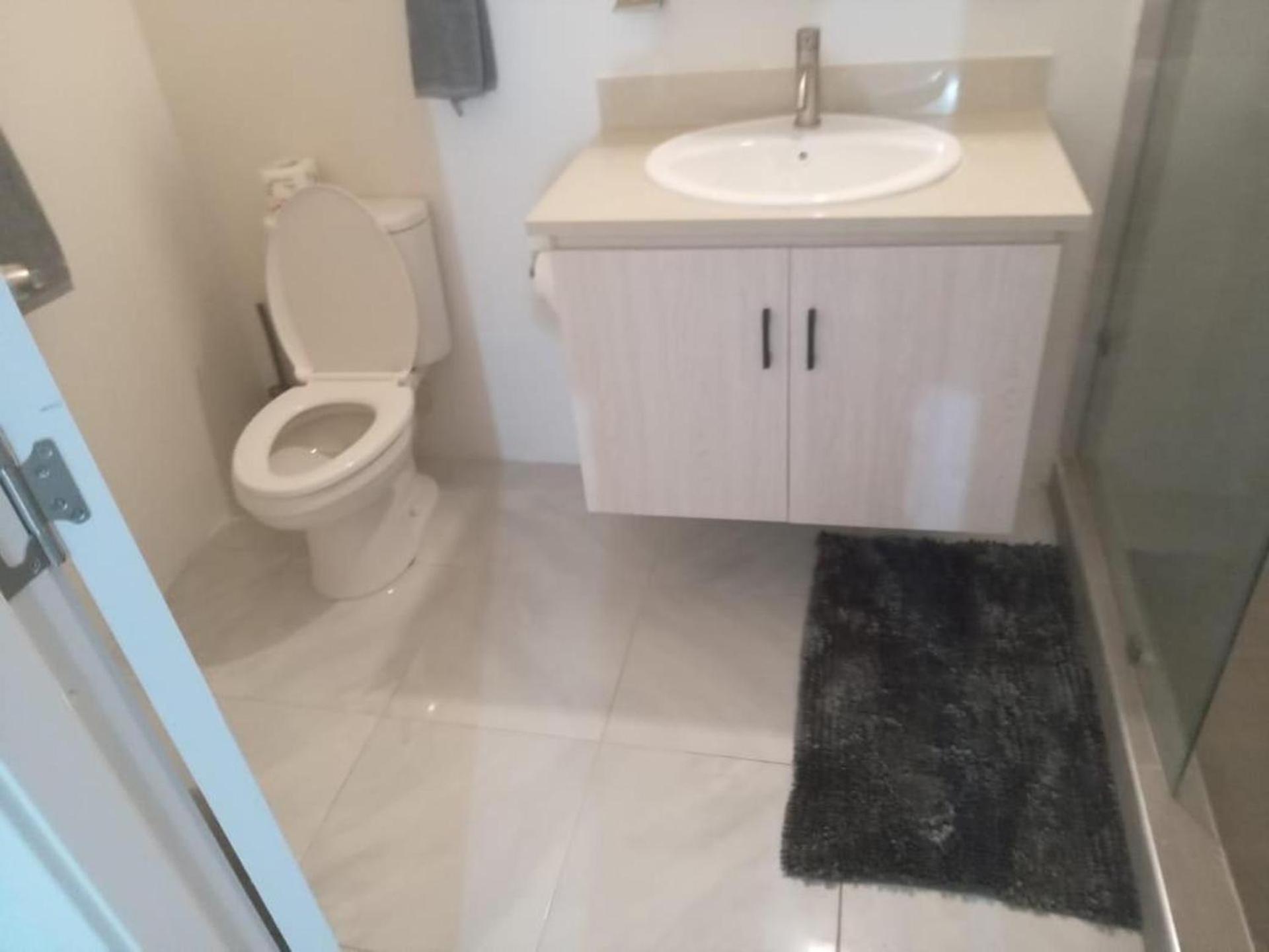 Beach-view 2 Bed Apartment Sleeps 4 - Free parking view 4