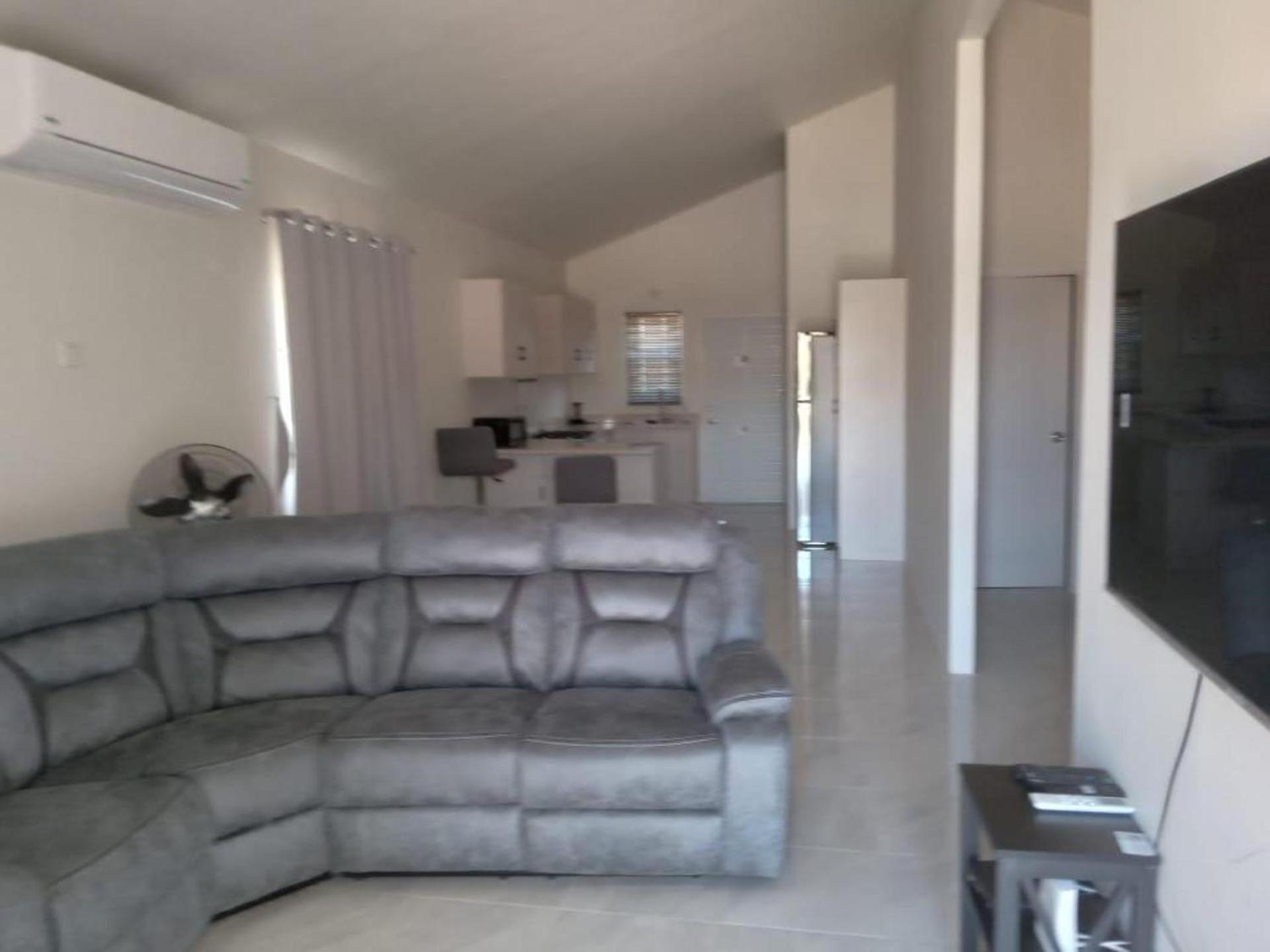 Beach-view 2 Bed Apartment Sleeps 4 - Free parking view 5