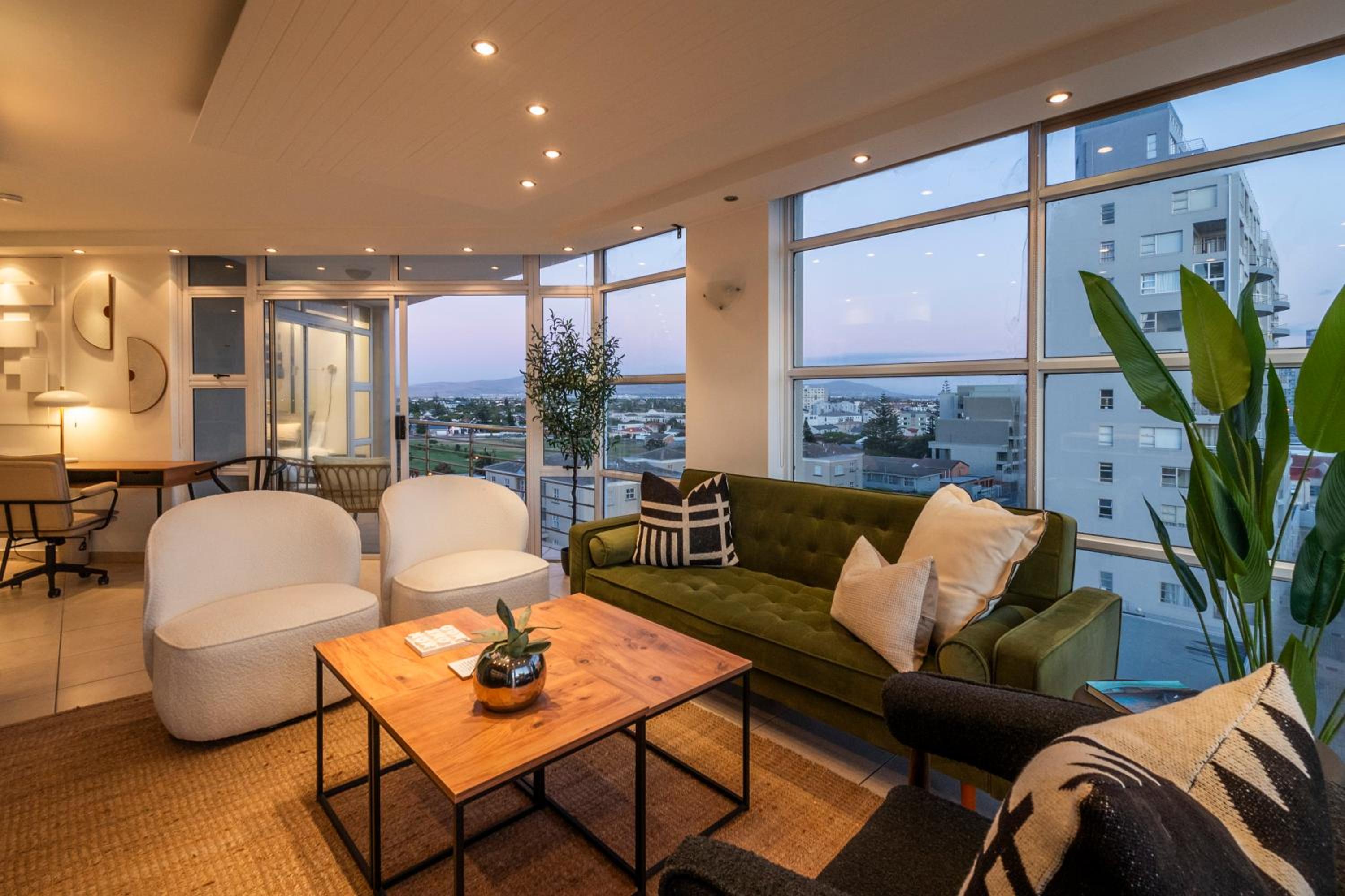 Stylish Sunlit Ocean View Oasis!