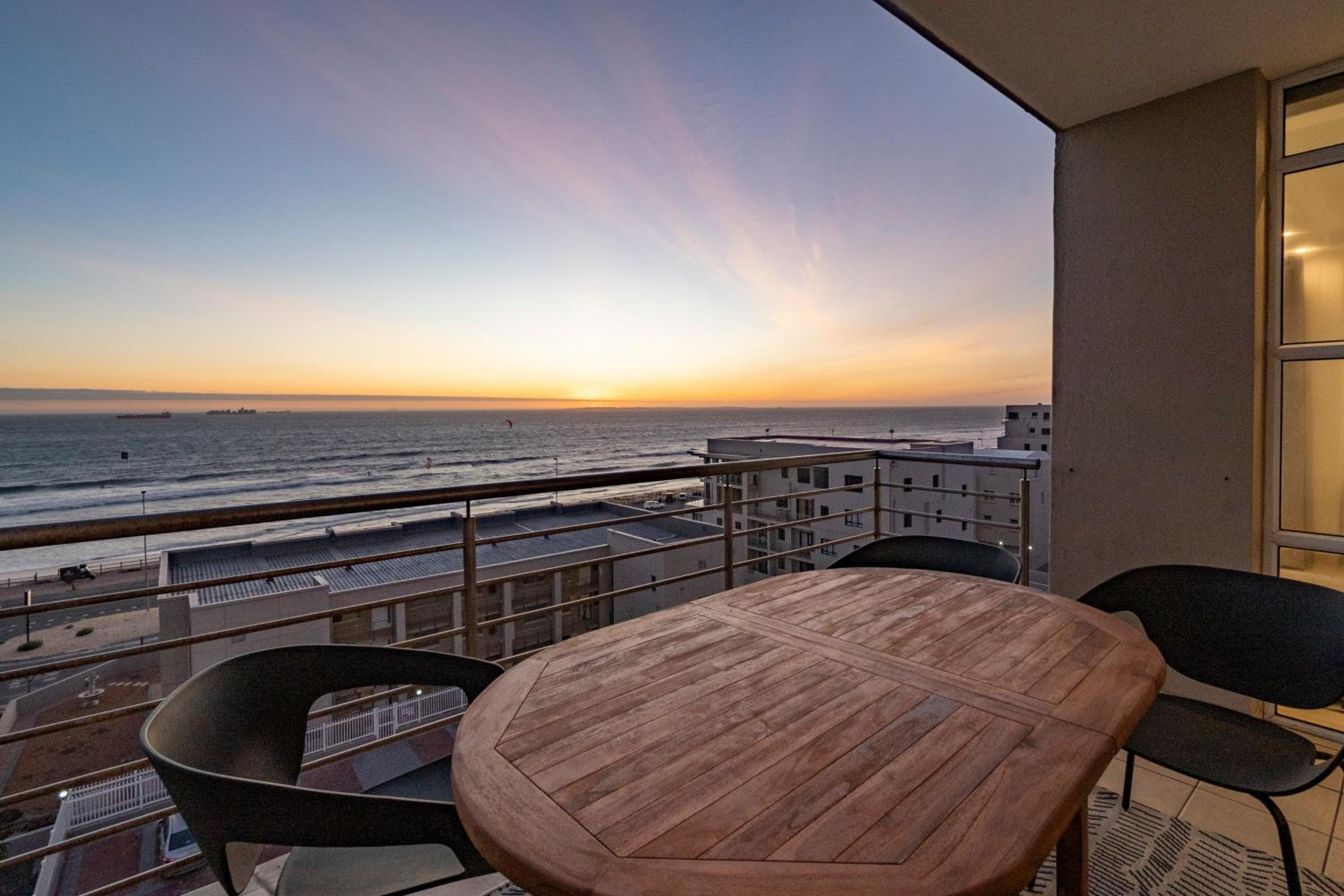 Stylish Sunlit Ocean View Oasis!