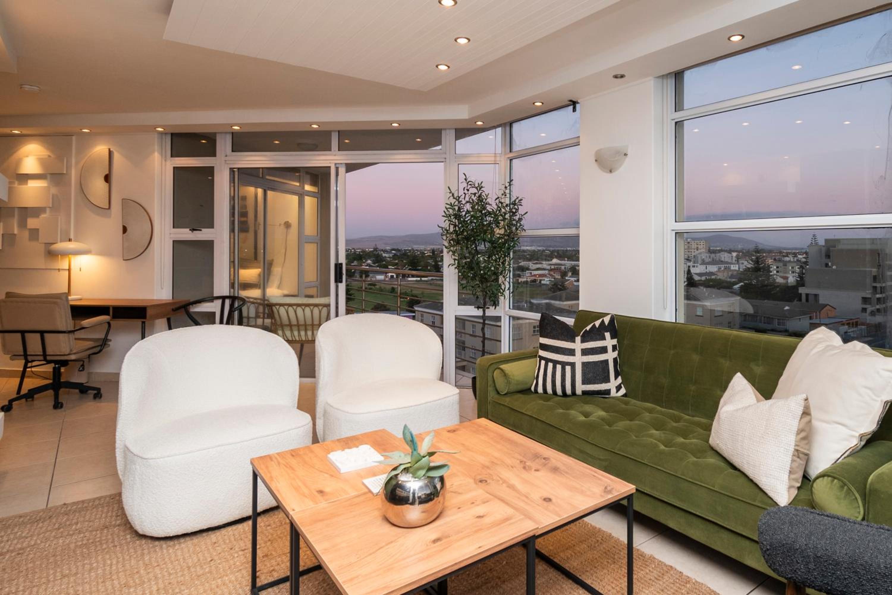 Stylish Sunlit Ocean View Oasis!