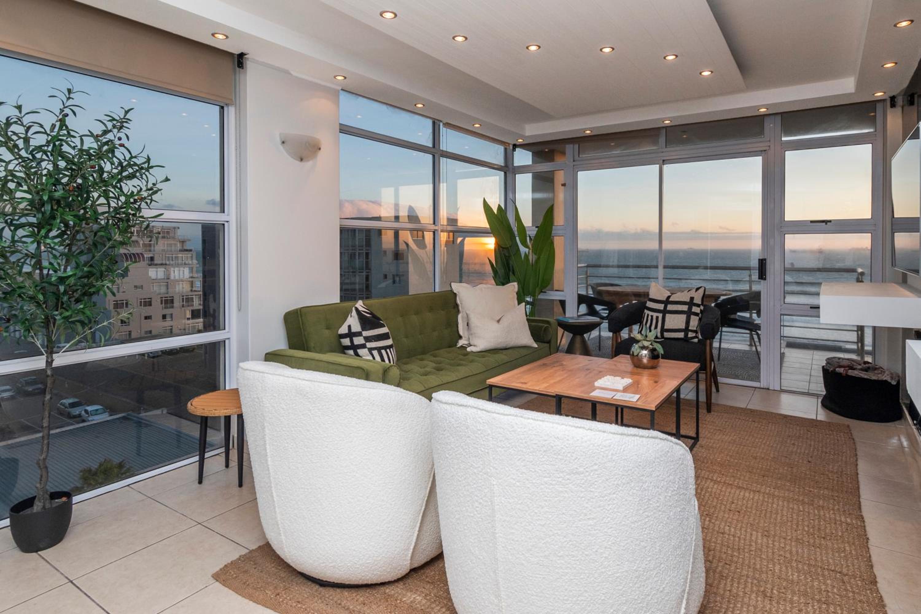 Stylish Sunlit Ocean View Oasis!