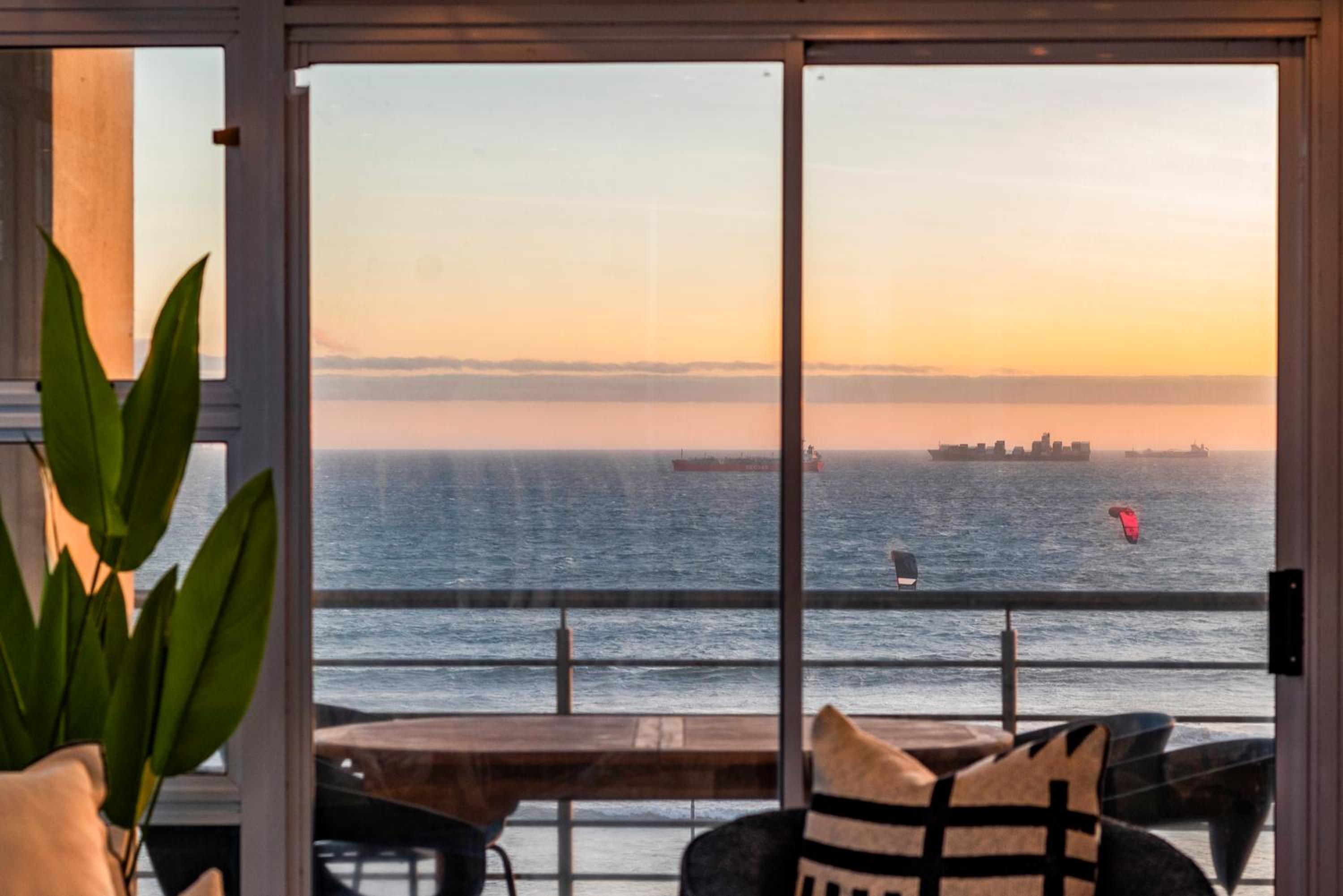 Stylish Sunlit Ocean View Oasis!