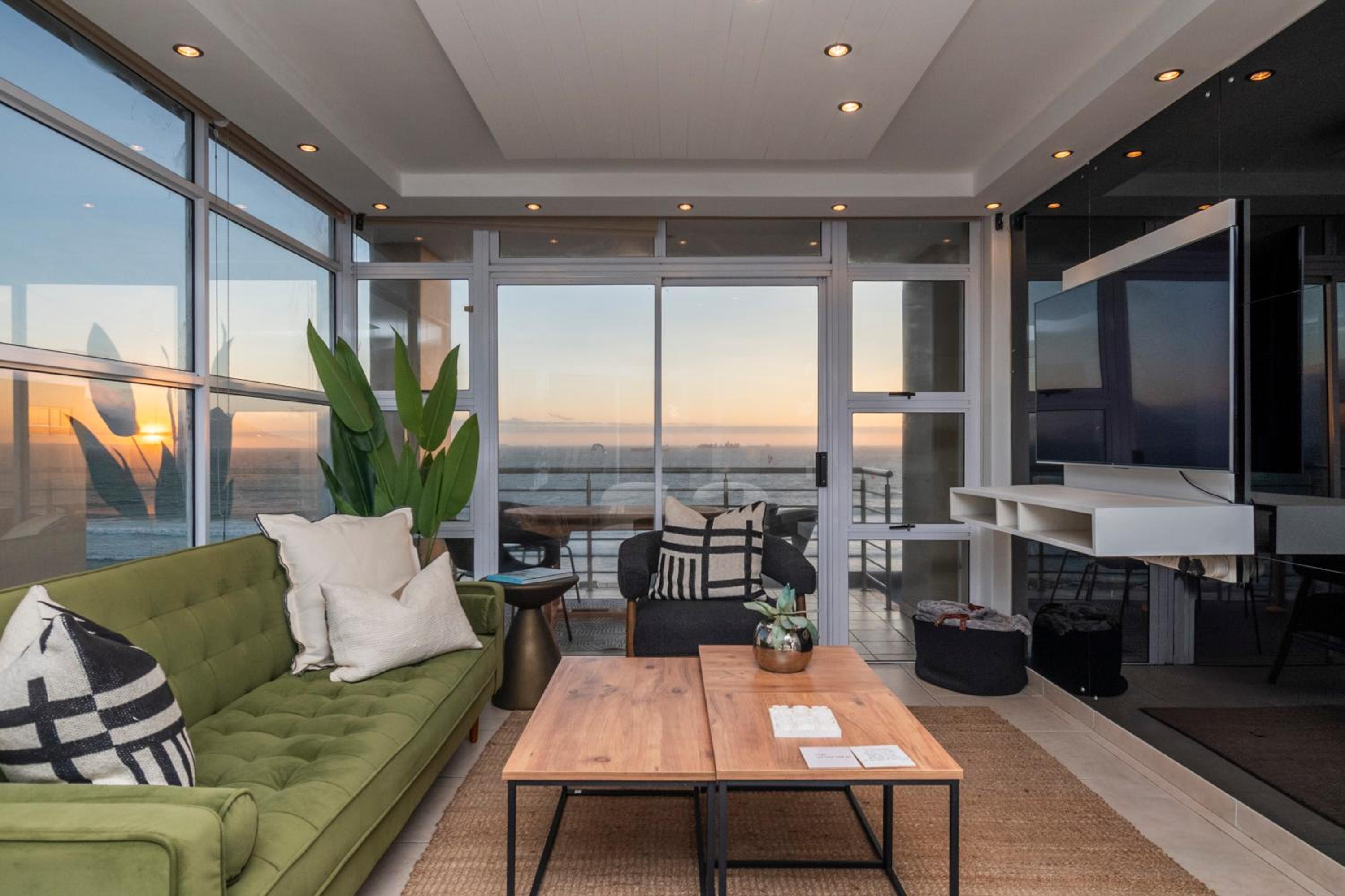 Stylish Sunlit Ocean View Oasis!