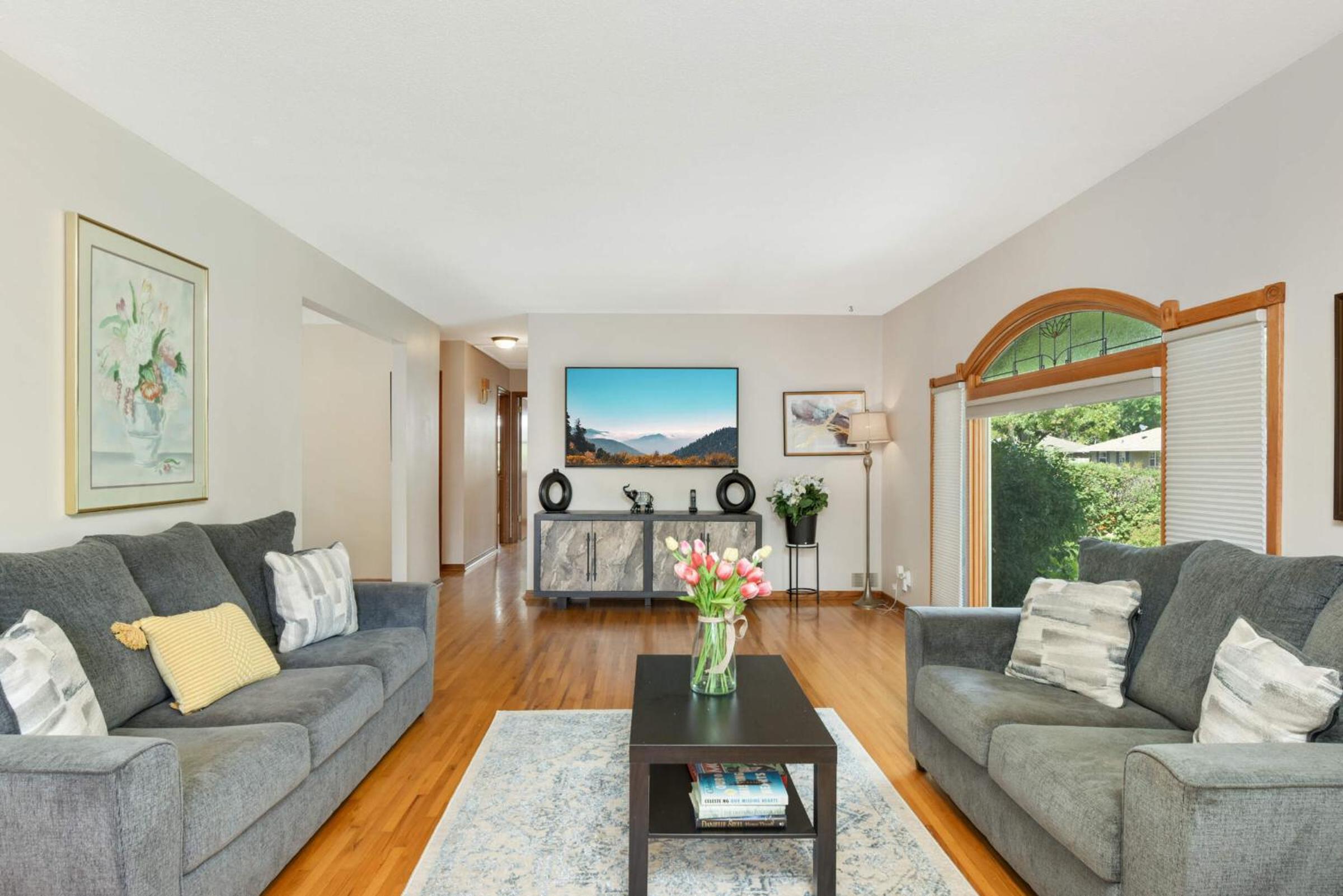 Cottage Grove Haven, Spacious 4-Bed, 3 Baths Retreat