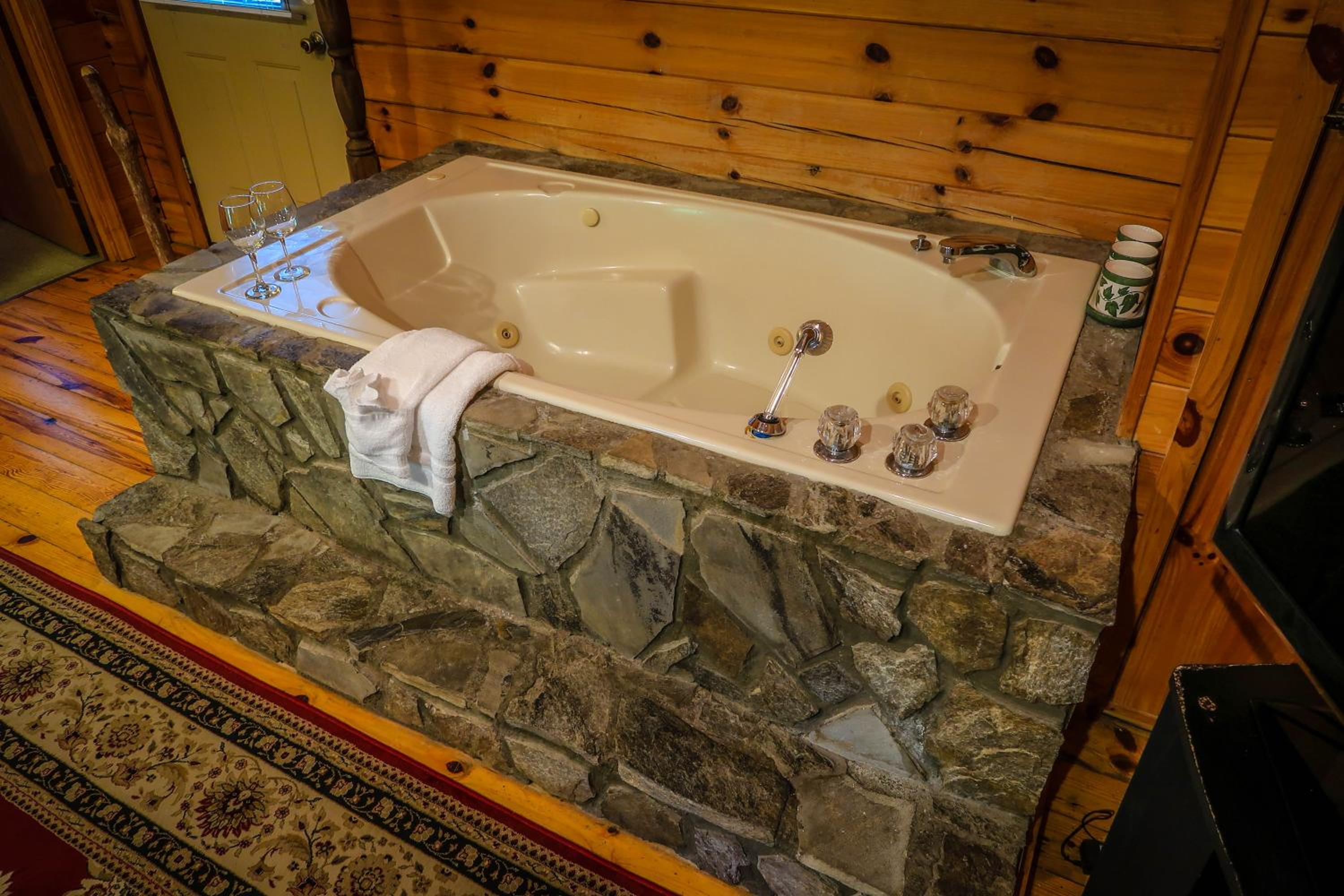 Mountainaire Inn and Log Cabins view 2