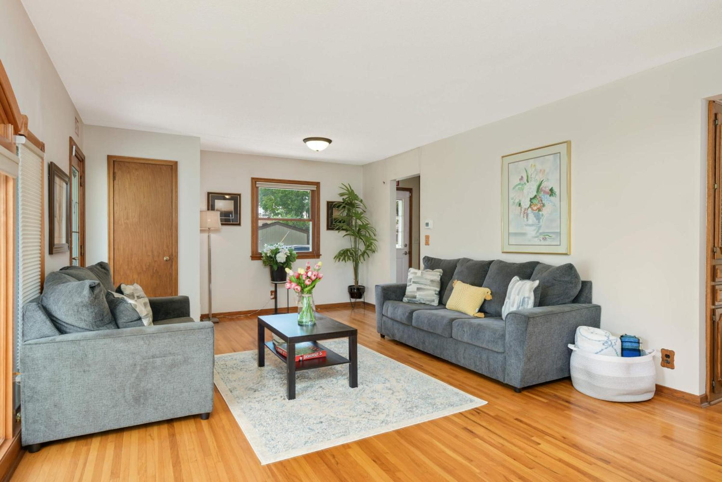 Cottage Grove Haven, Spacious 4-Bed, 3 Baths Retreat