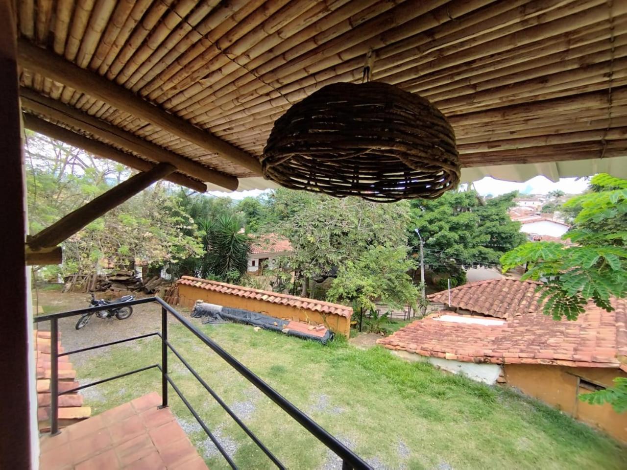 Hostal Baraloma Cerca Al Parque, Con Parqueadero Privado