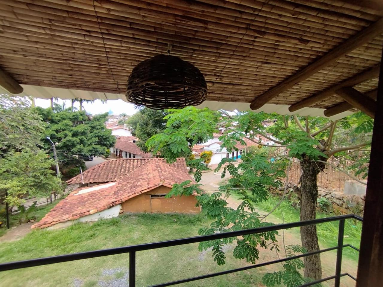 Hostal Baraloma Cerca Al Parque, Con Parqueadero Privado
