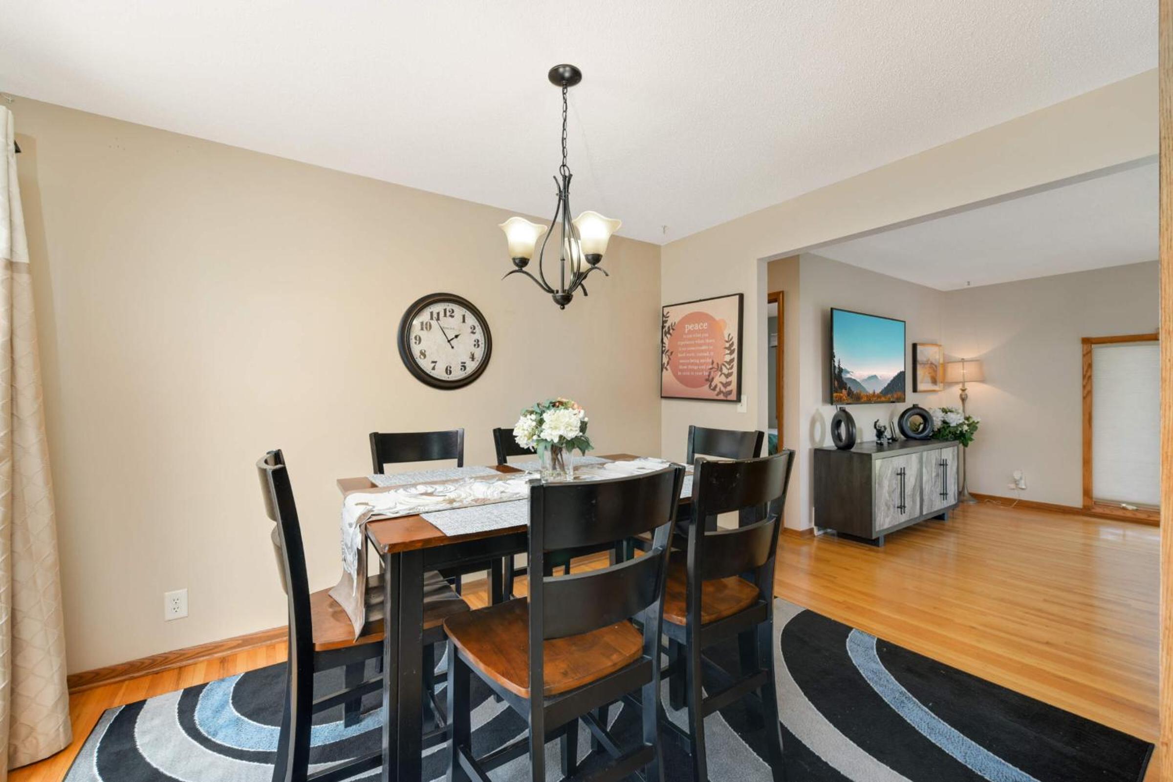 Cottage Grove Haven, Spacious 4-Bed, 3 Baths Retreat