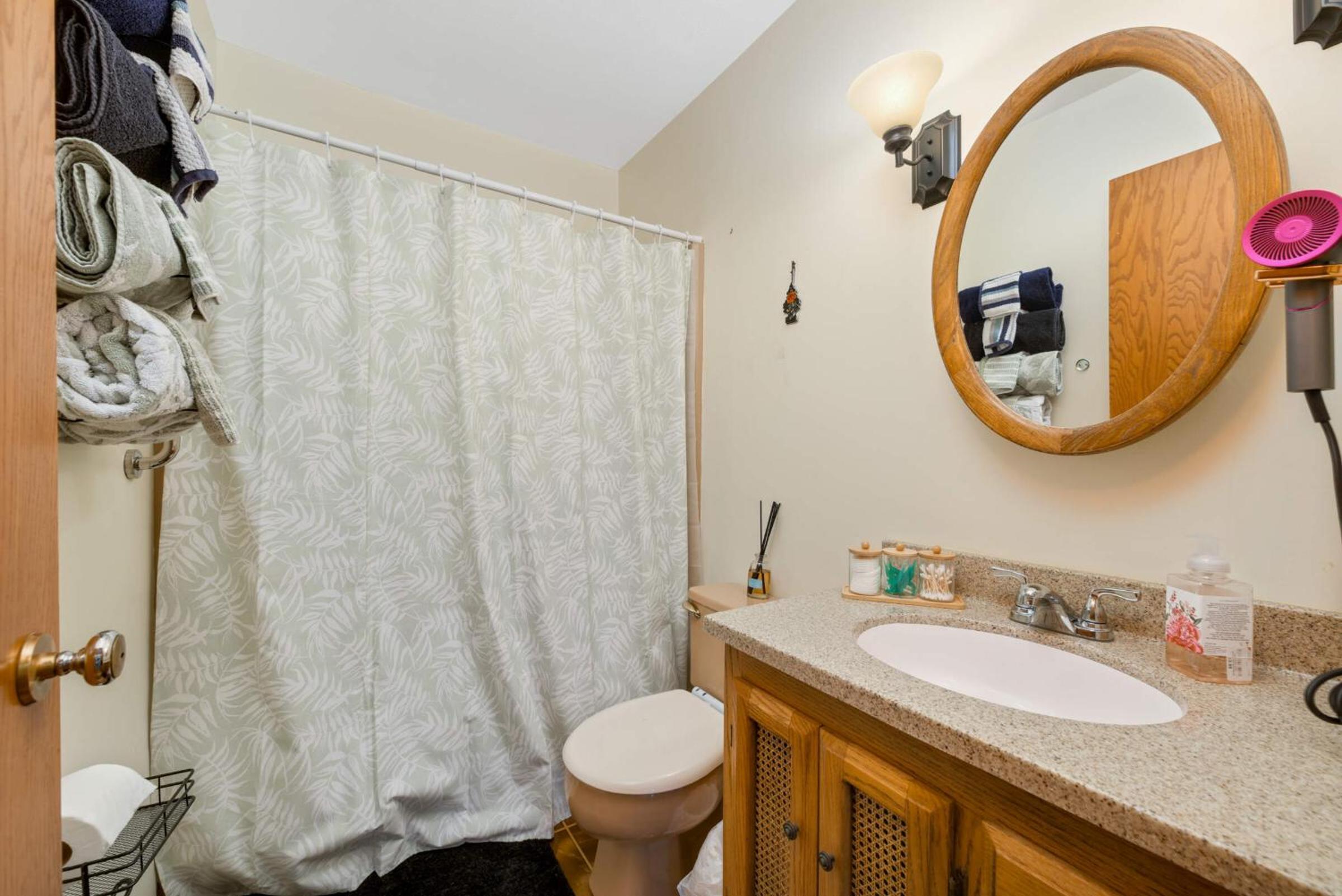 Cottage Grove Haven, Spacious 4-Bed, 3 Baths Retreat