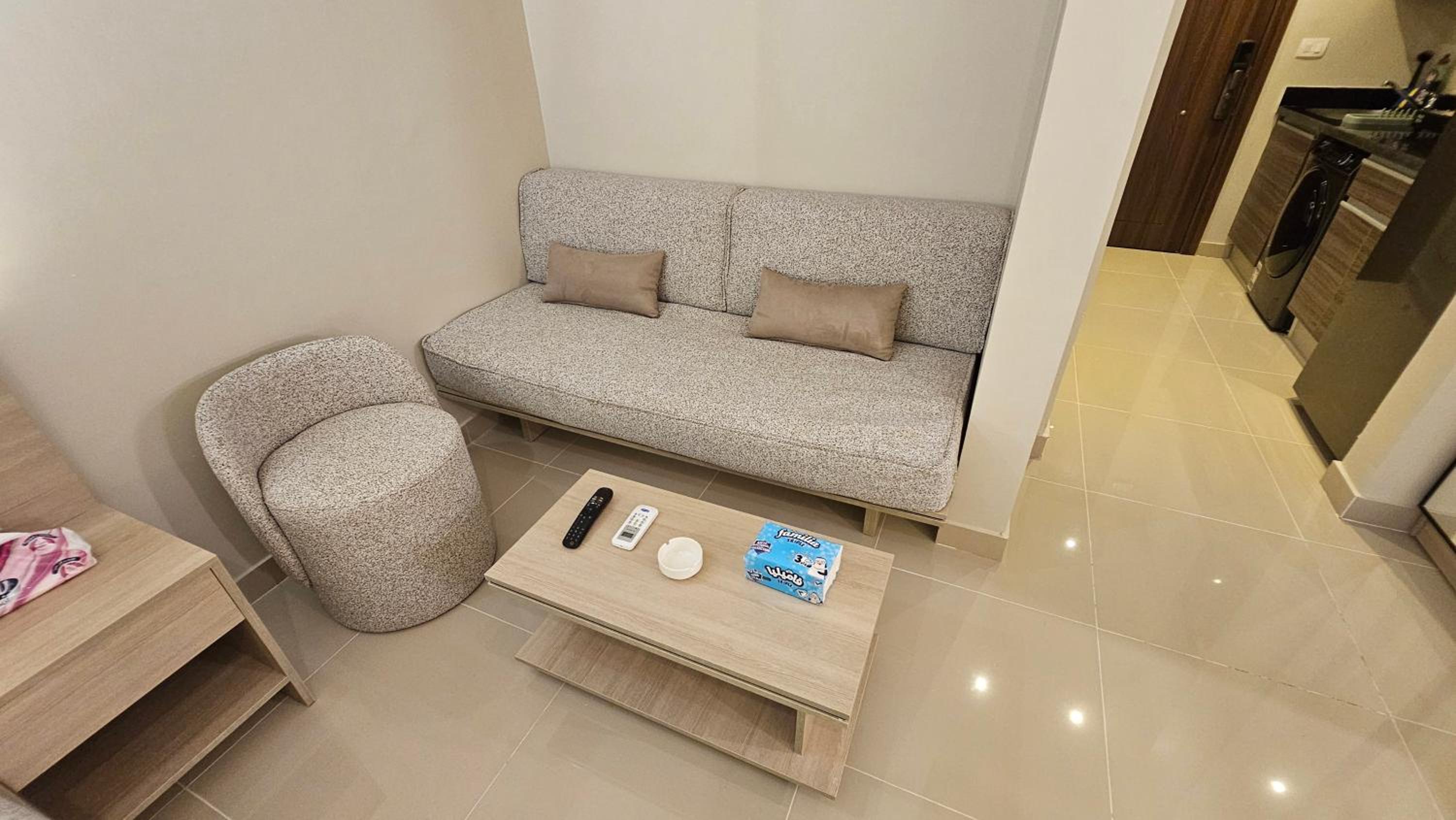 G Cribs Stylish Studio
