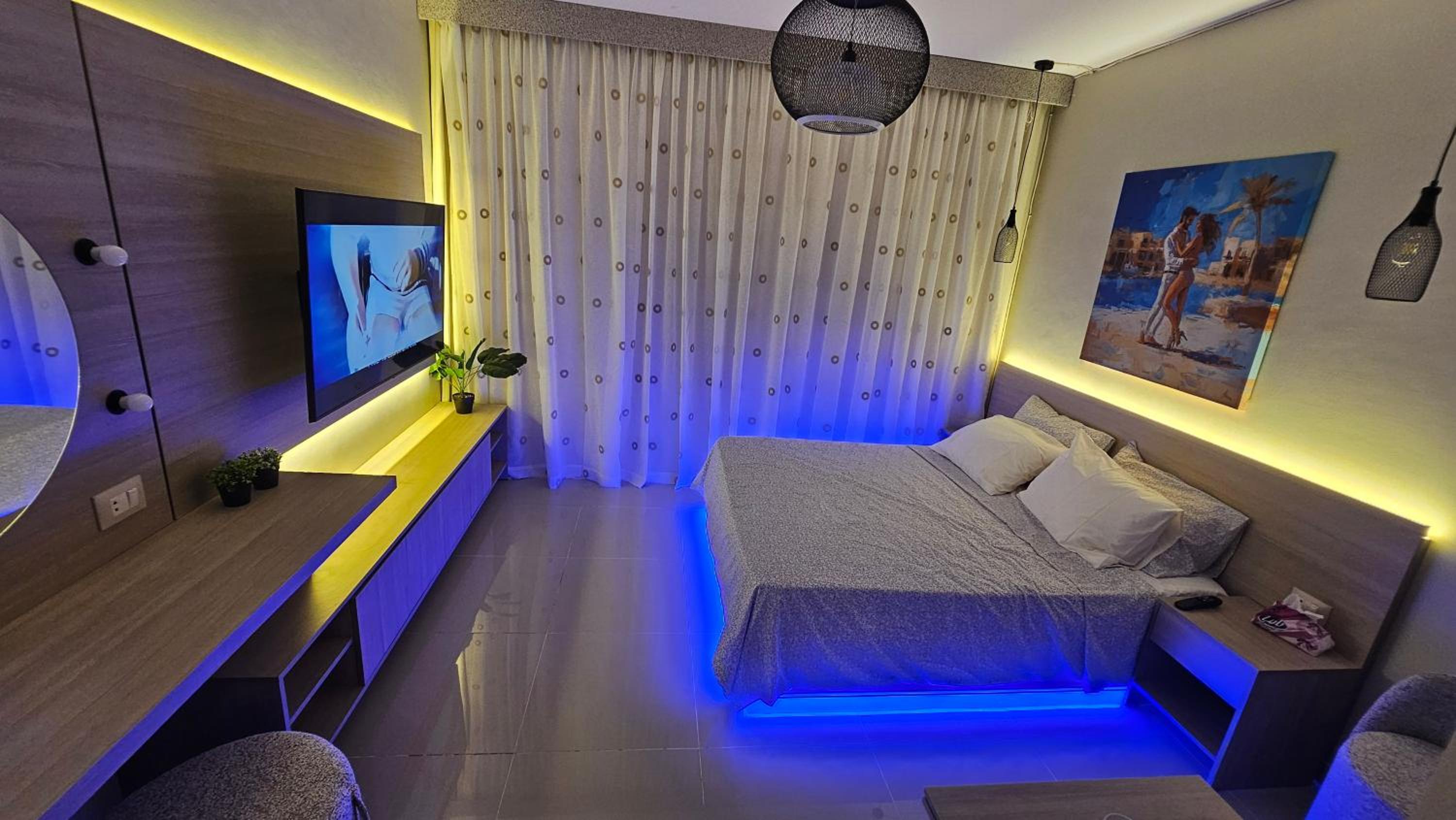 G Cribs Stylish Studio