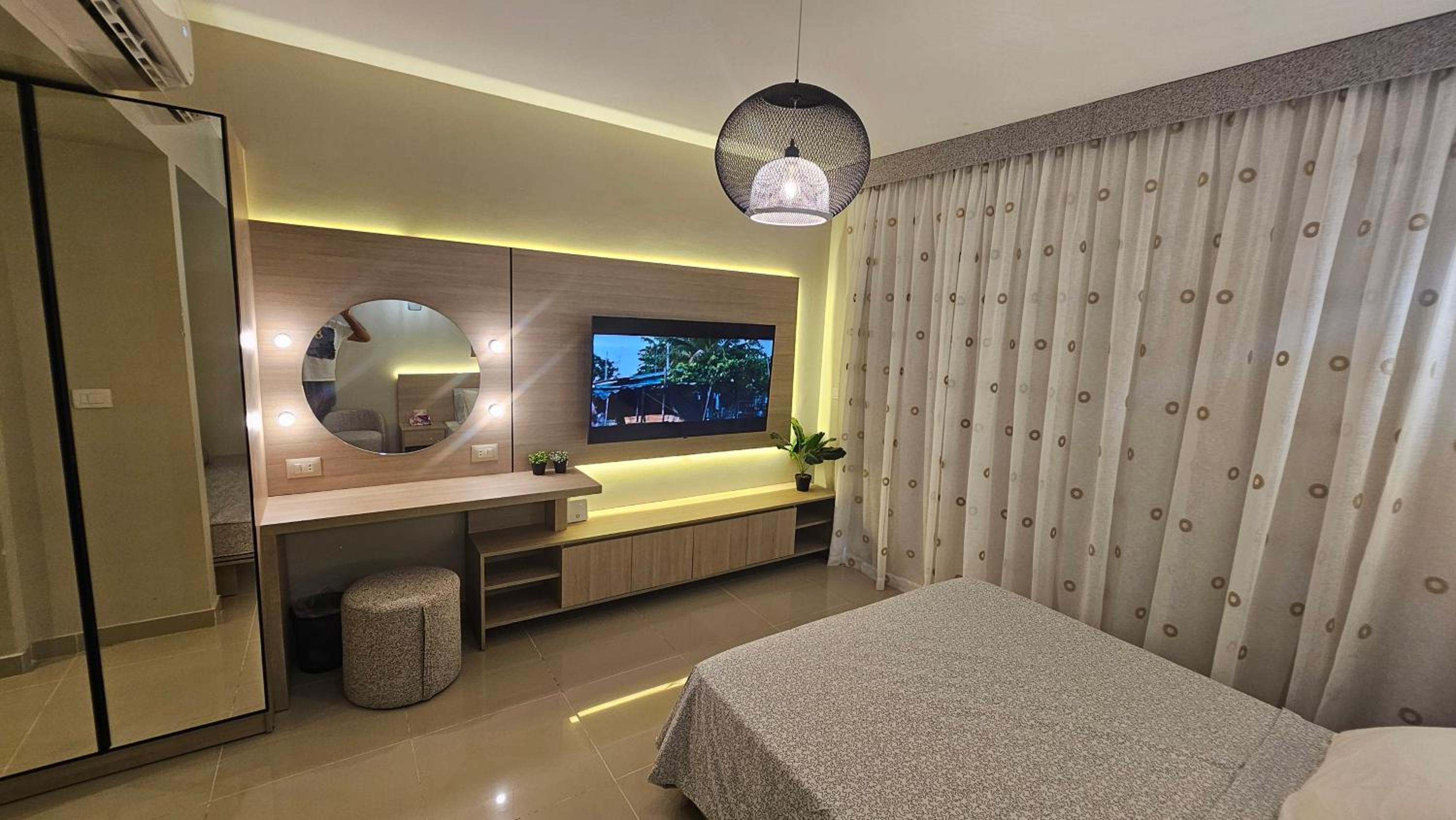 G Cribs Stylish Studio