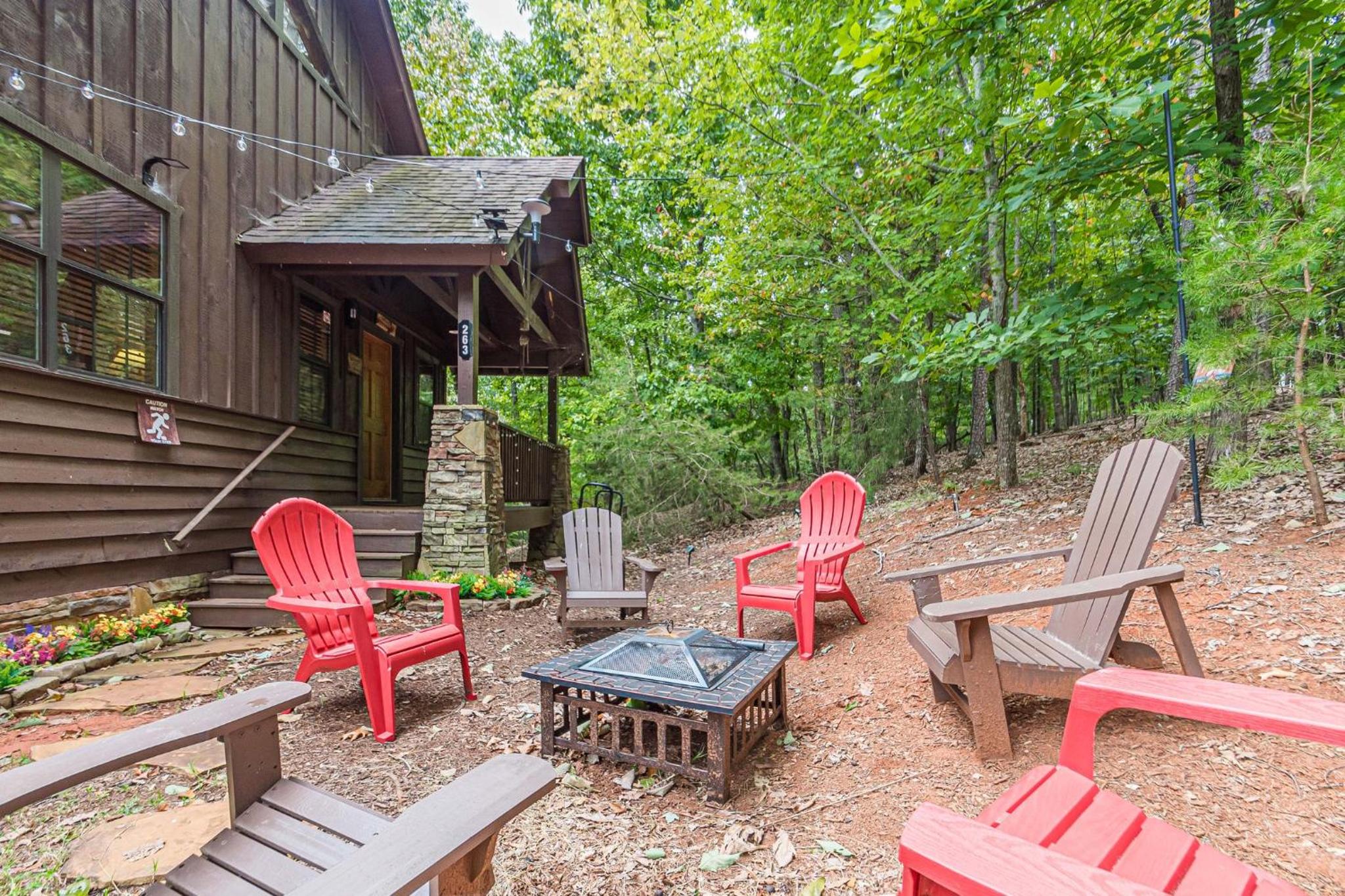 ROMANTIC TIP TOP hideaway, ONE NIGHT WORLD CUP WATCH PARTY GETAWAY, HELEN WATER TUBING 10 MIN DRIVE, HELEN WATER TUBING 10 MIN DRIVE view 2
