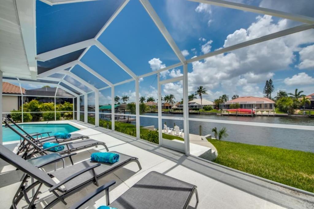 Villa Sunset Avenue by CoralVilla-modern, pool table