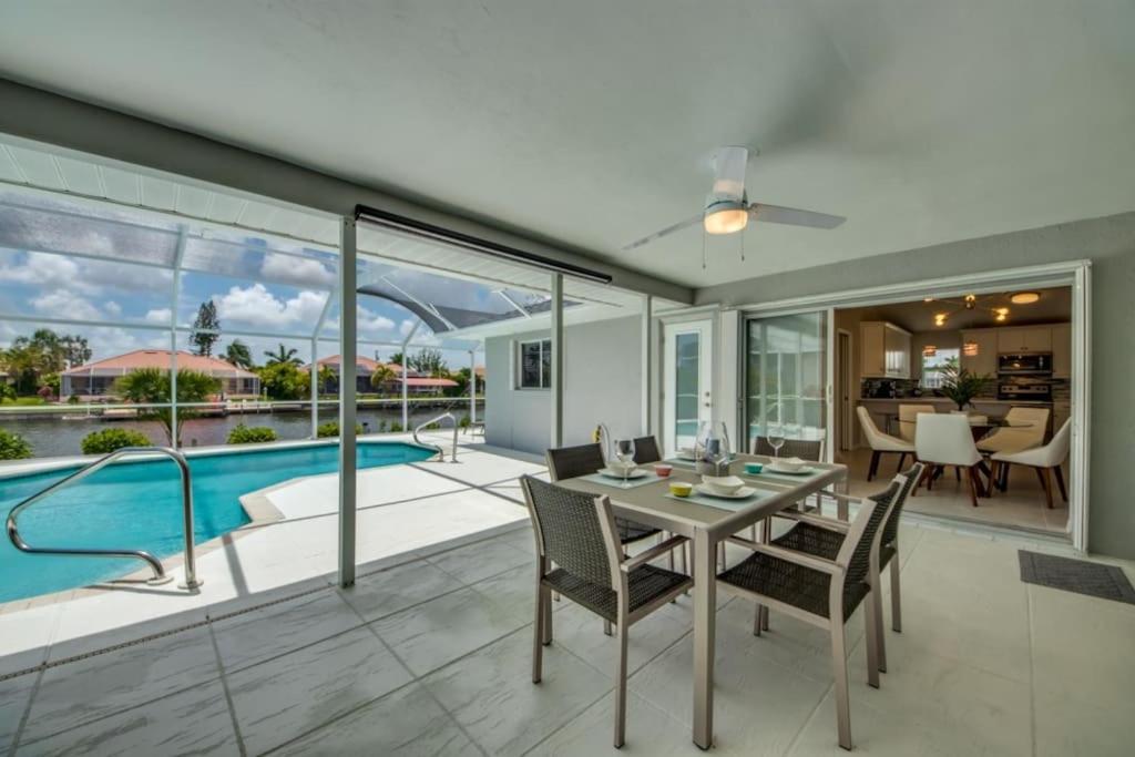 Villa Sunset Avenue by CoralVilla-modern, pool table