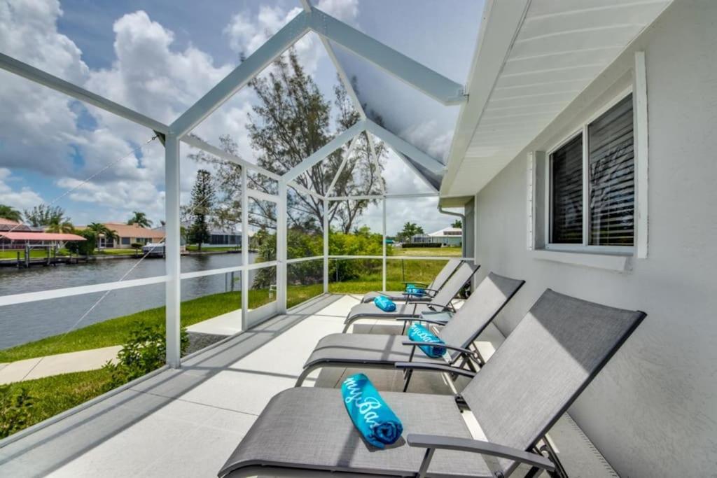 Villa Sunset Avenue by CoralVilla-modern, pool table