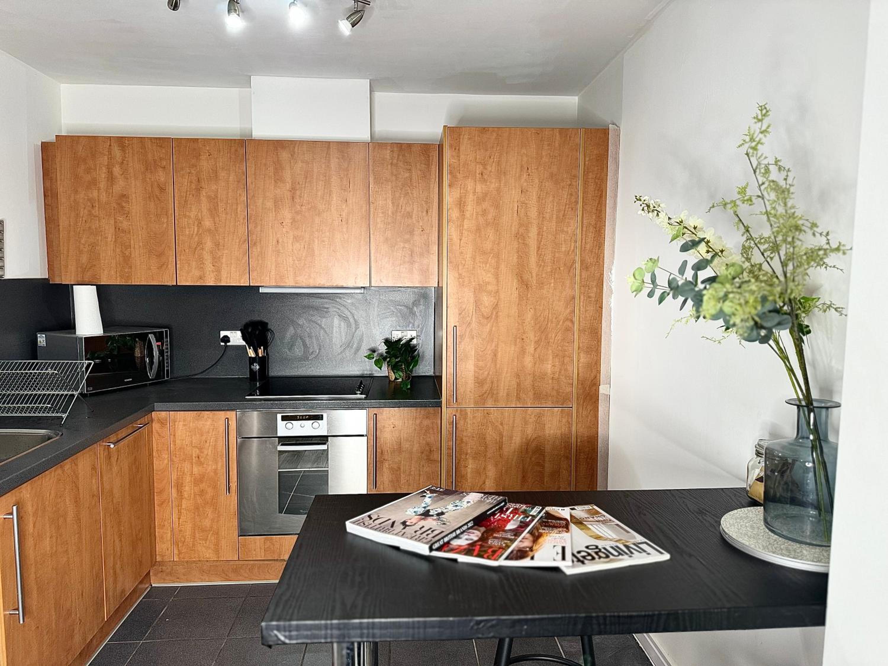 Central Birmingham Flat - Modern Apartment - Free Gym - Mailbox Shopping Centre - New Street Station - Air-fryer - HD TV