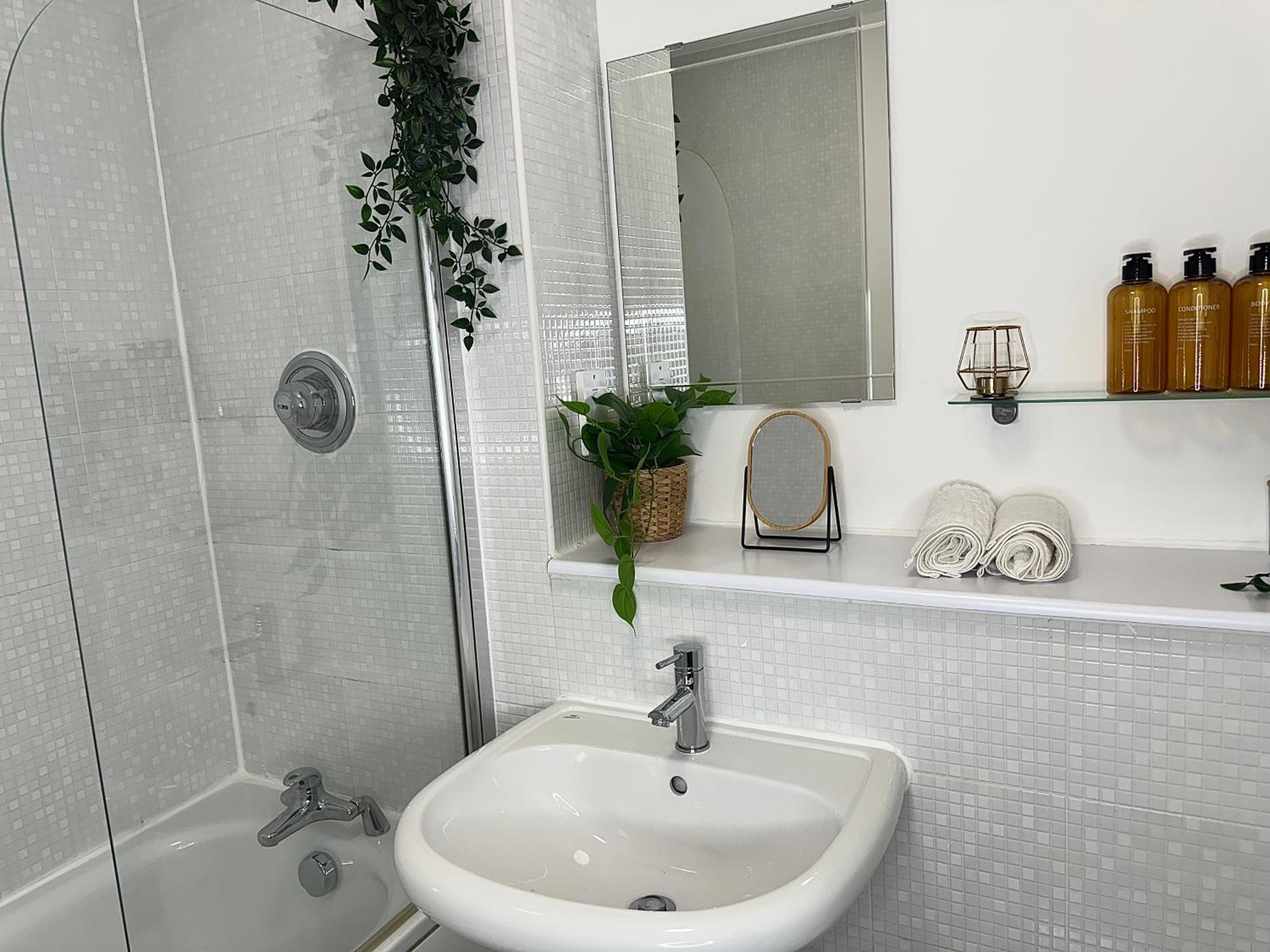 Central Birmingham Flat - Modern Apartment - Free Gym - Mailbox Shopping Centre - New Street Station - Air-fryer - HD TV