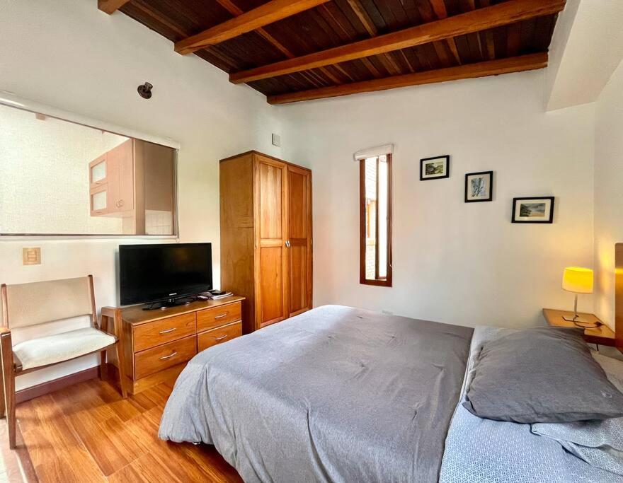 Private Studio-Apartment in Cedritos