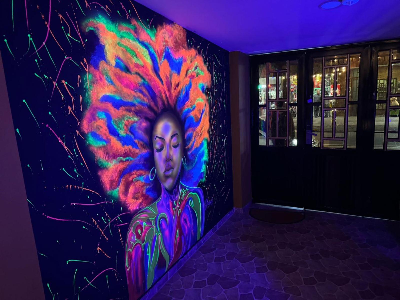 Gato Neon Hostel