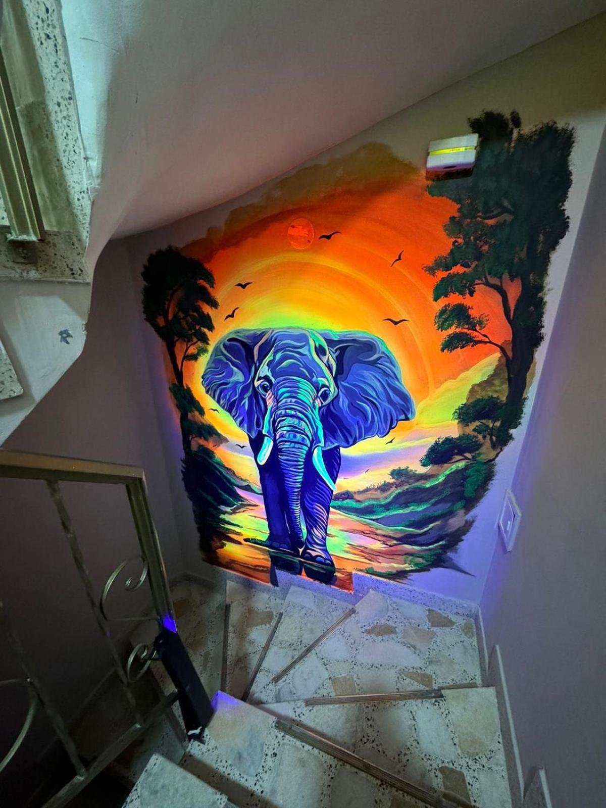 Gato Neon Hostel