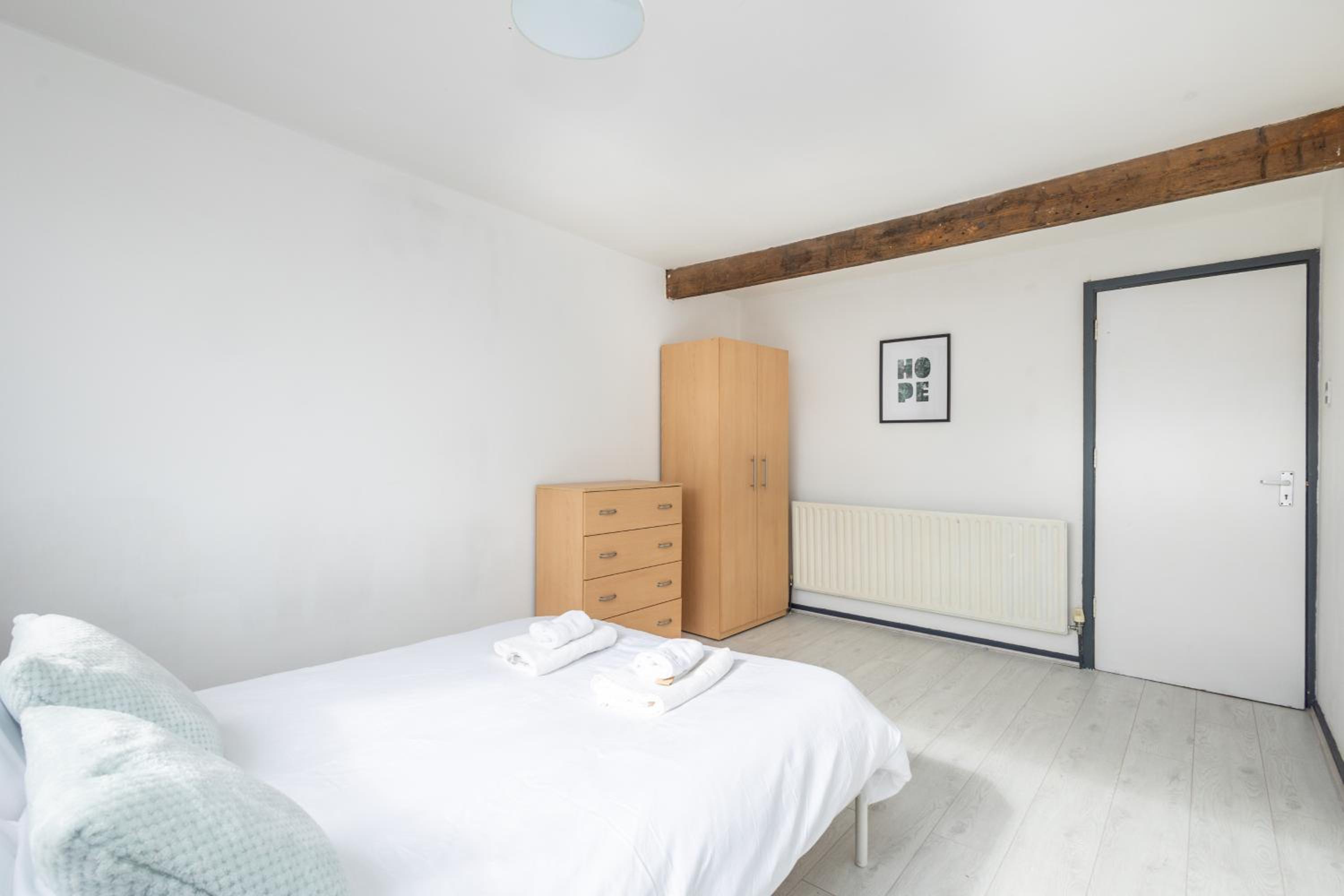 3 Bed Apartment only 8 minutes from City Centre view 5
