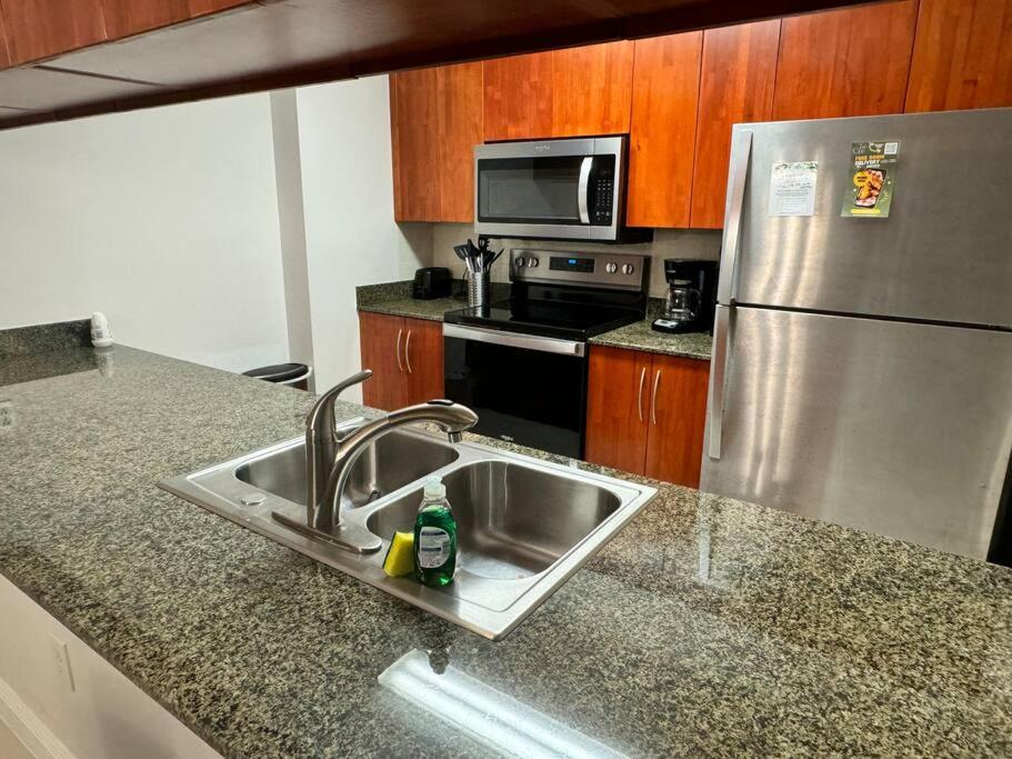 Luxury 36th Floor Suite, 2 Bedrooms & 3 Beds, 1 King, 1 Queen, Balcony w Sea View, Free Parking