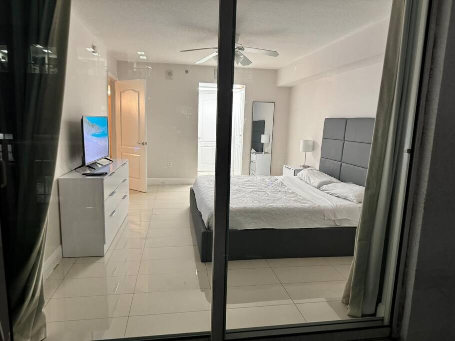 Luxury 36th Floor Suite, 2 Bedrooms & 3 Beds, 1 King, 1 Queen, Balcony w Sea View, Free Parking