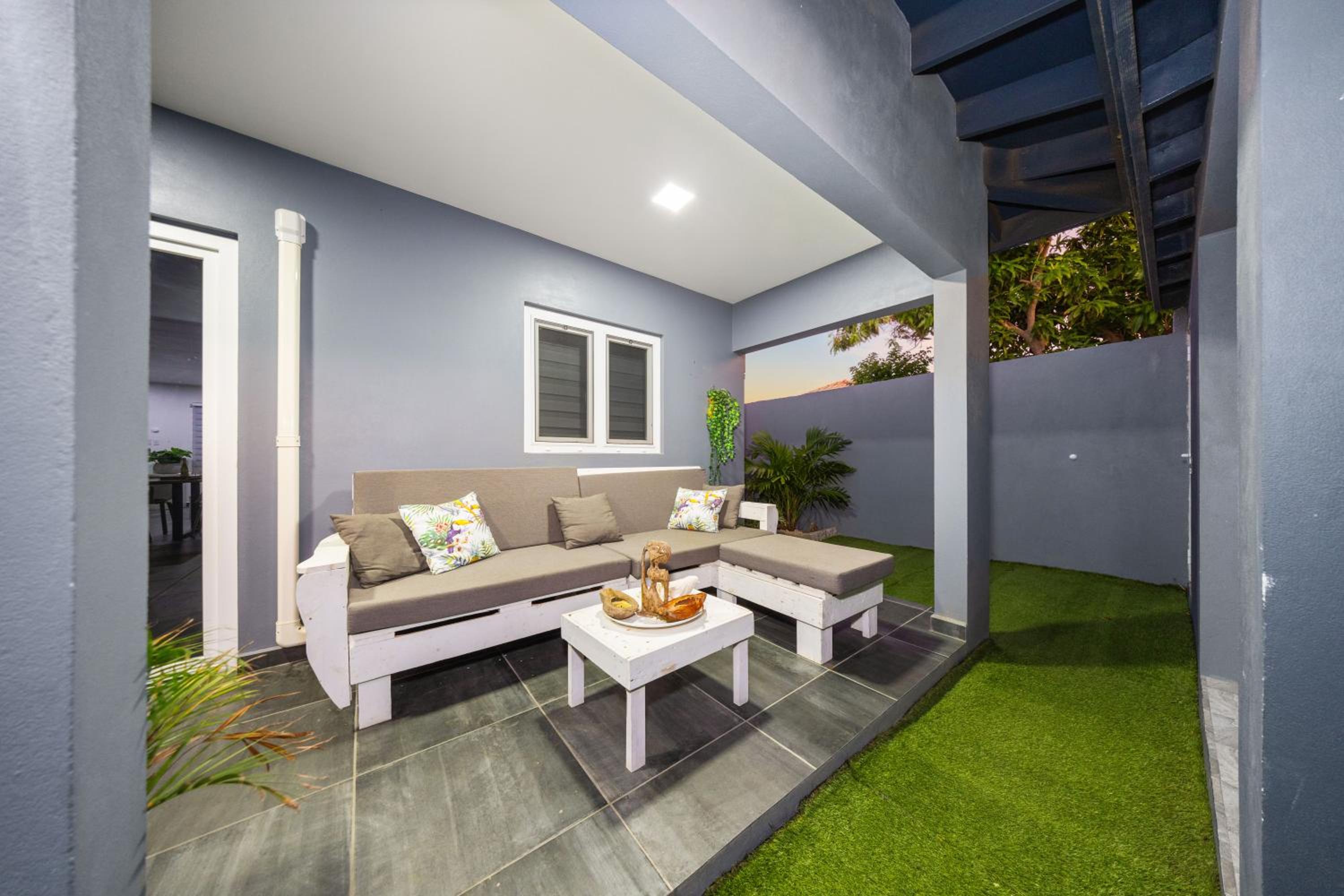 Casa Lima Wjacuzzi 5mins To Eagle Beach