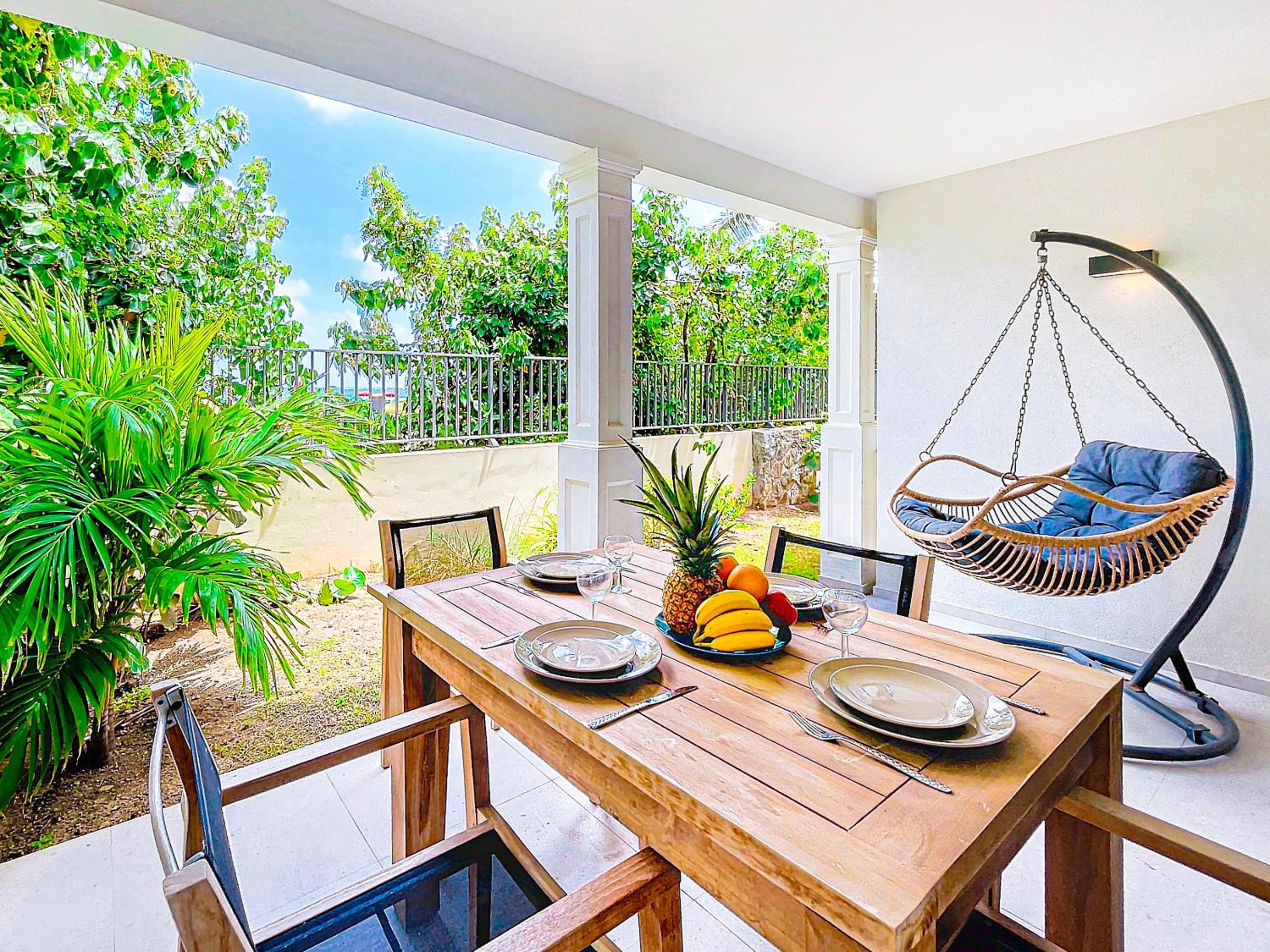 Serenity beachfront studio in Orient Bay view 5