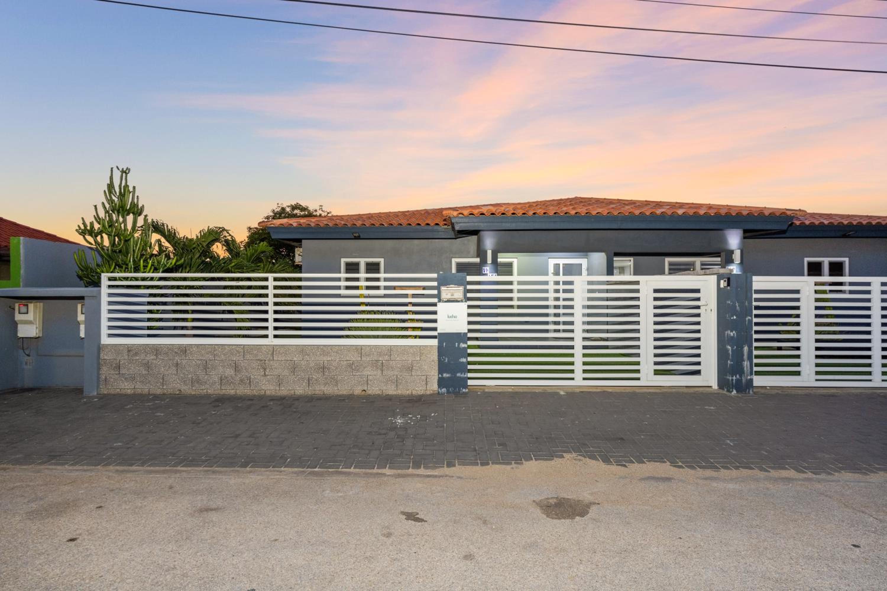 Casa Lima Wjacuzzi 5mins To Eagle Beach