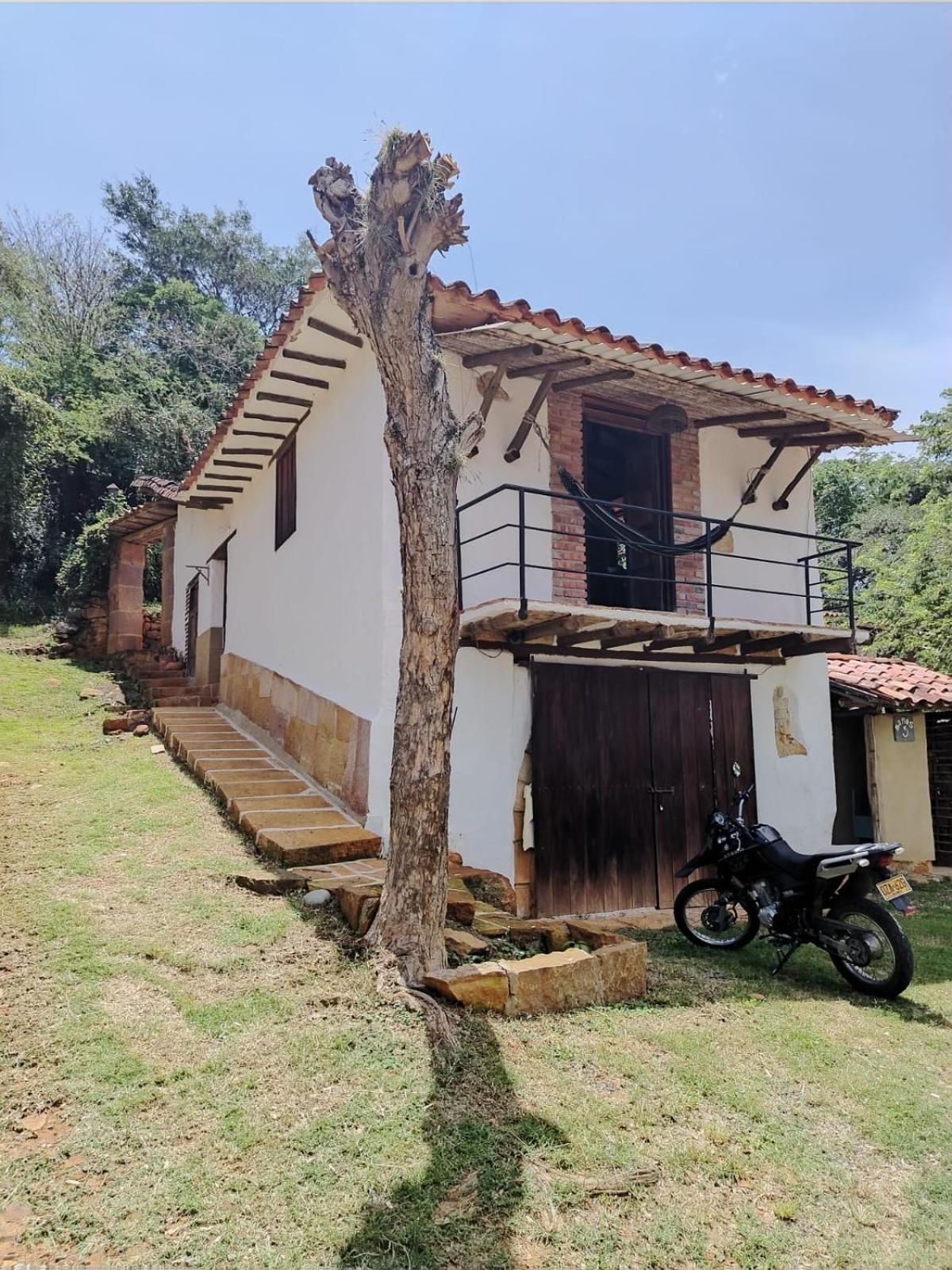 Hostal Baraloma Cerca Al Parque, Con Parqueadero Privado