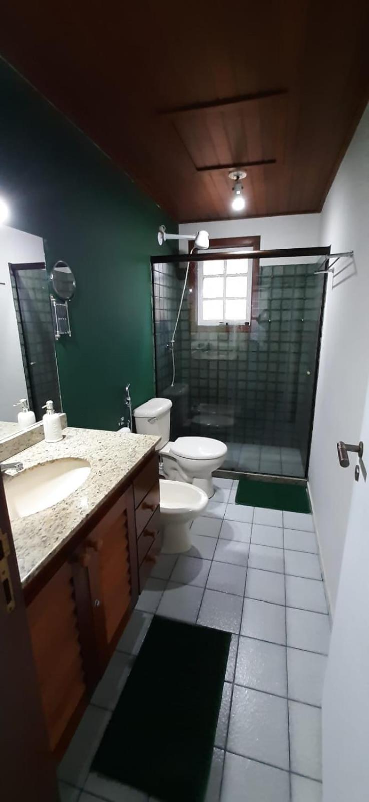 Búzios Praia da Ferradura Linda casa dentro de Condomínio com toda infraestrutura - água e luz inclusos na tarifa