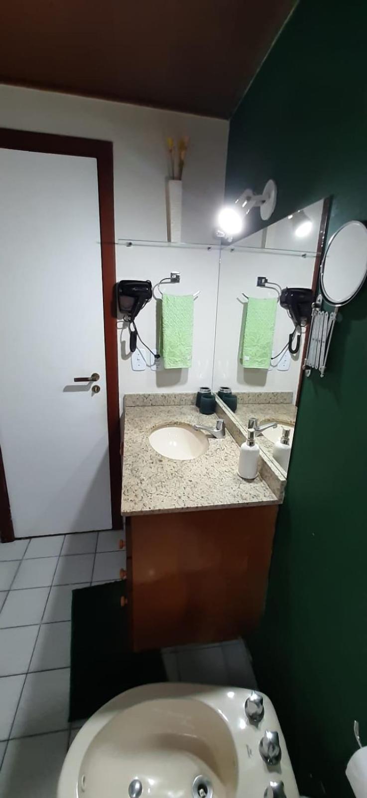Búzios Praia da Ferradura Linda casa dentro de Condomínio com toda infraestrutura - água e luz inclusos na tarifa