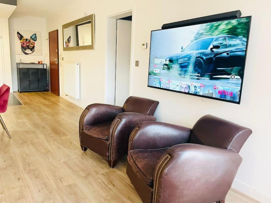 Spacious 2bedrooms flat w terrace&parking view 4