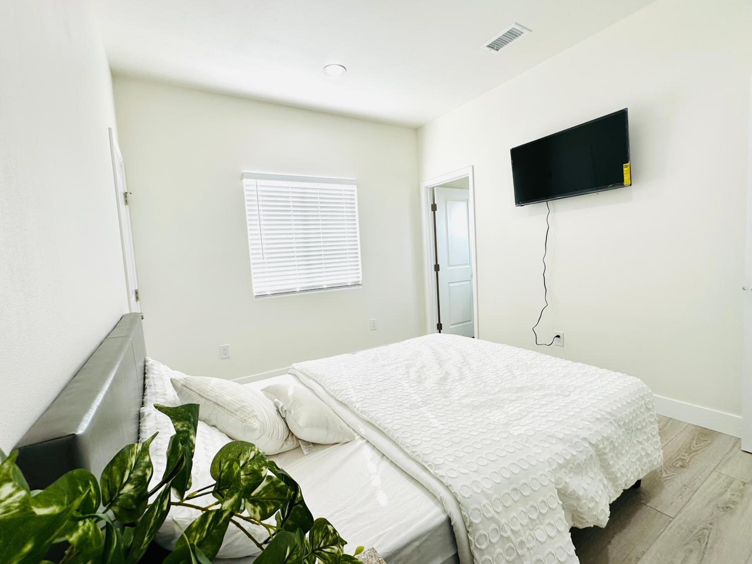 Orange County/Anaheim Vacations - New 2-story house 3 bedrooms 3 bathrooms in Anaheim near Disneyland - Property Image 19