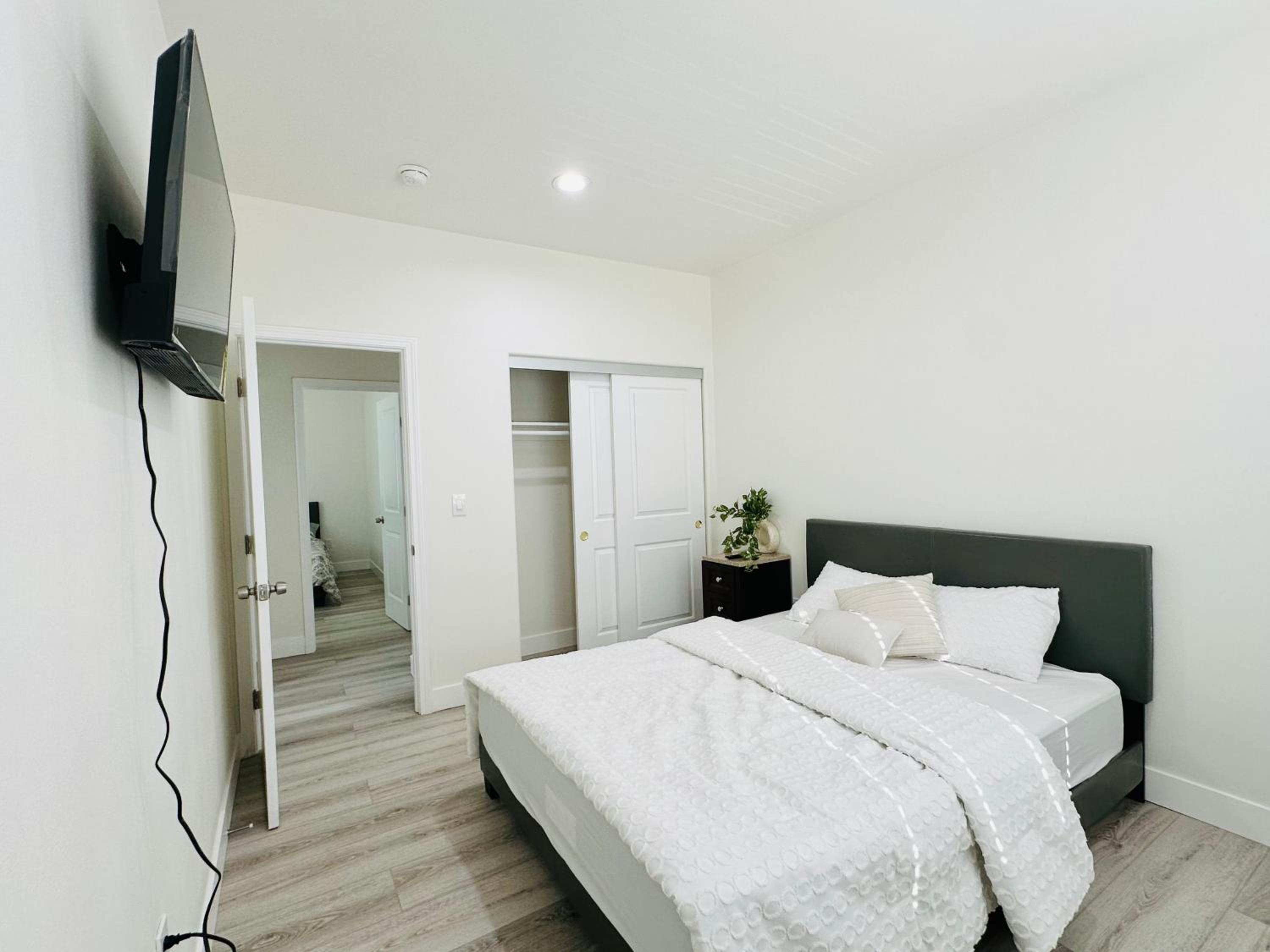 Orange County/Anaheim Vacations - New 2-story house 3 bedrooms 3 bathrooms in Anaheim near Disneyland - Property Image 2