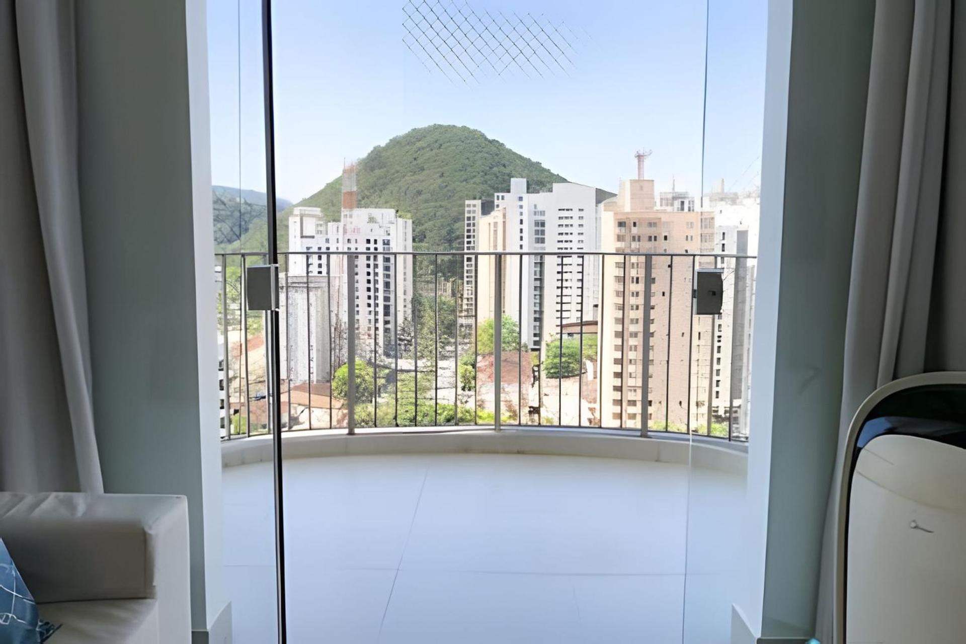 Stylish apartment 200m from Pitangueiras Beach!