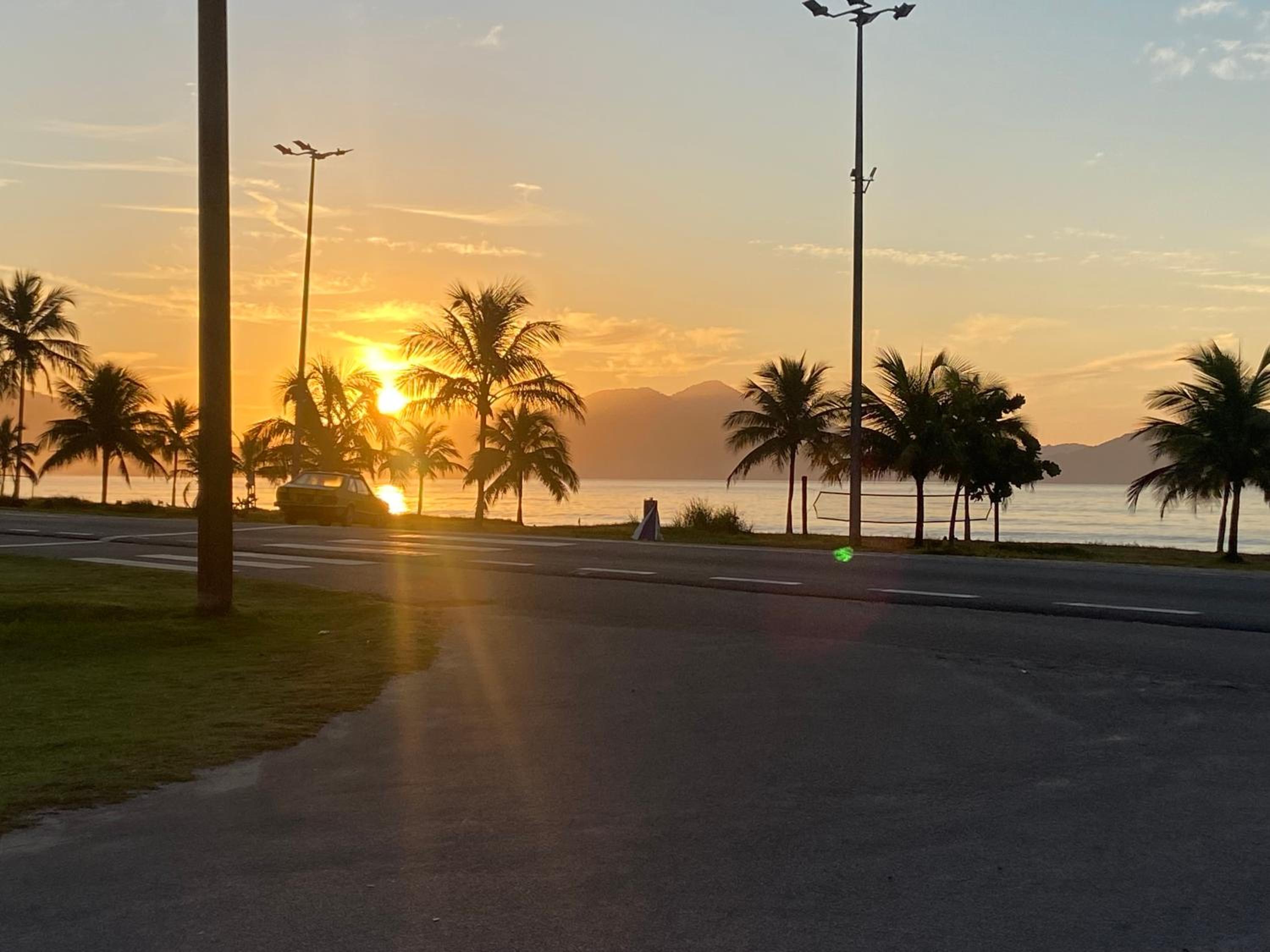 Sol e Mar apto perto da praiapiscina e varanda Massaguaçu