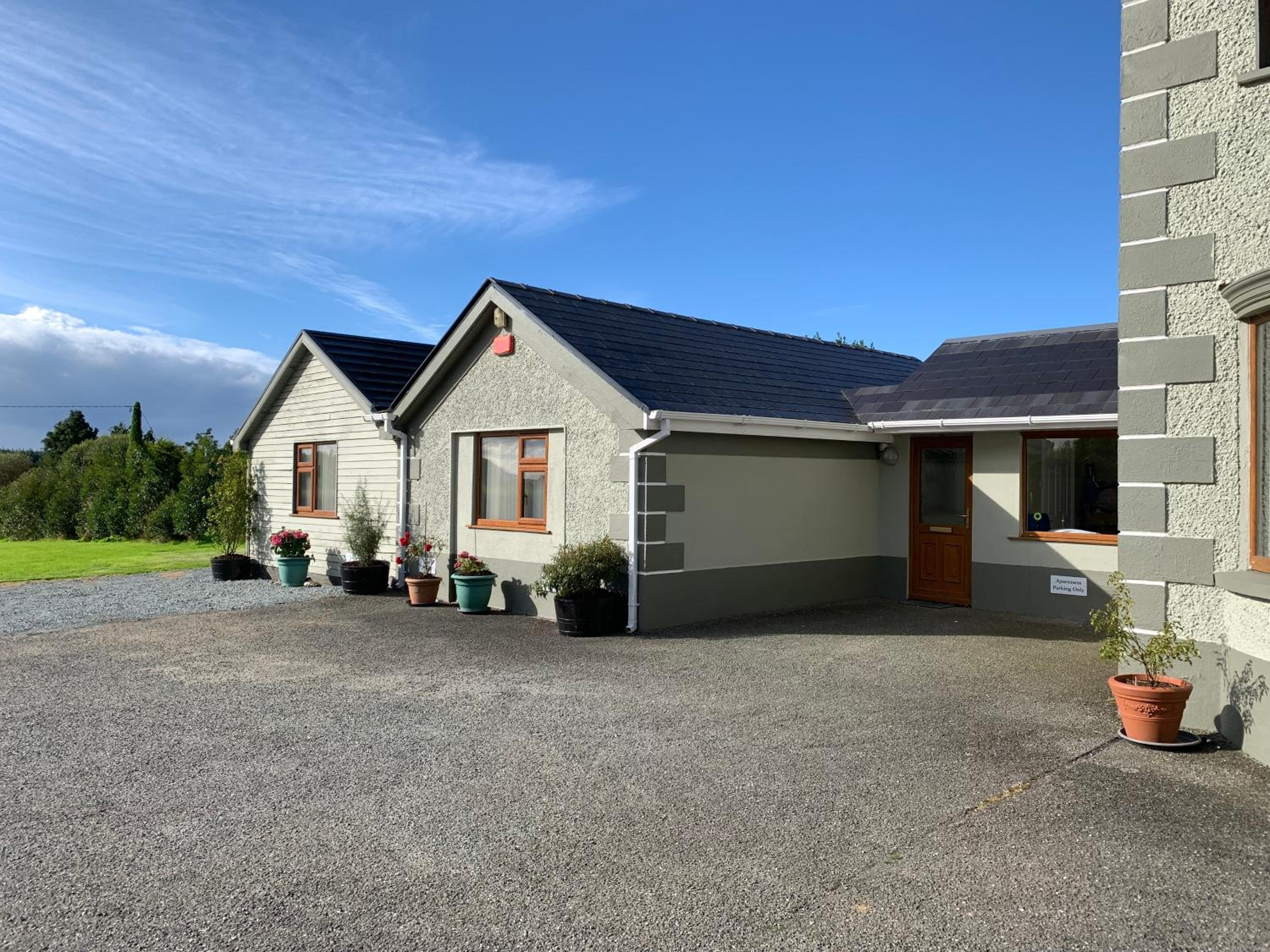 Carrigadaggen Lodge 2 king bed Apartment - Spacious & Comfy! view 3