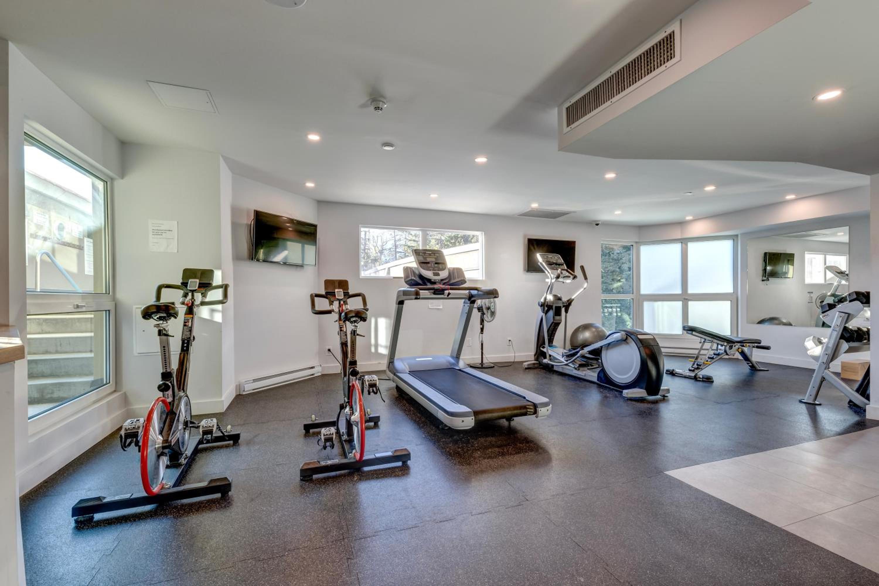 Le Chamois 510 - Ski In/Out, Blackcomb Base, Newly Renovated, Common Area Pool/Hot Tub 