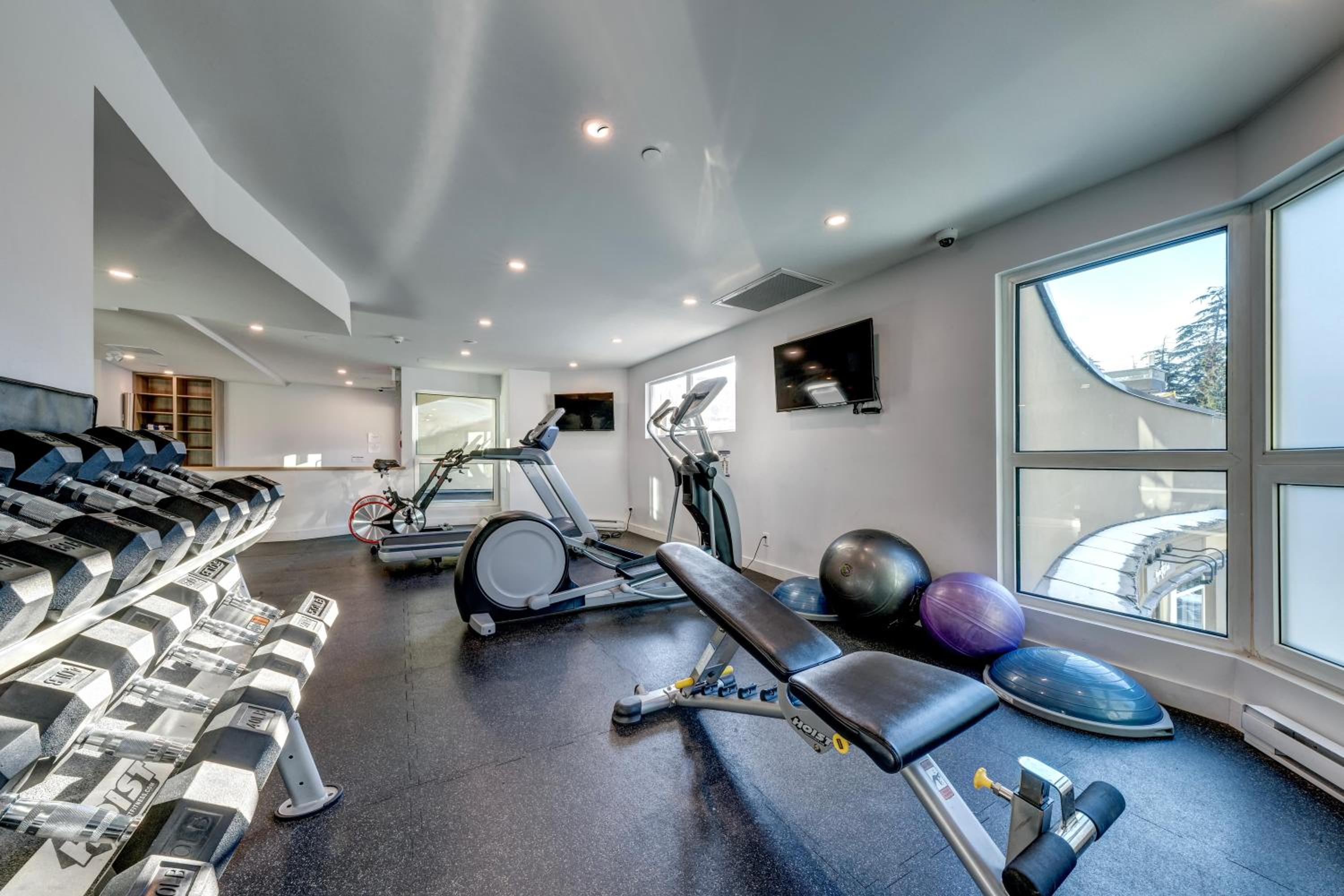 Le Chamois 510 - Ski In/Out, Blackcomb Base, Newly Renovated, Common Area Pool/Hot Tub 
