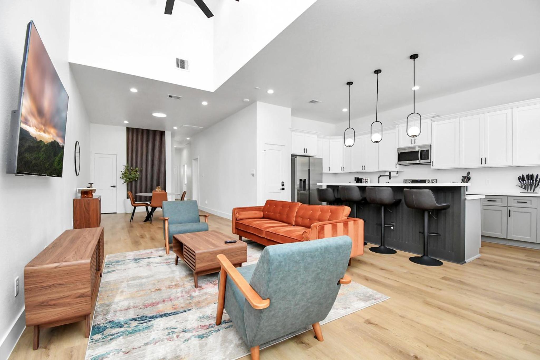 2 Homes Sleeps 18 Near Downtown Fully Gated with Parking view 3