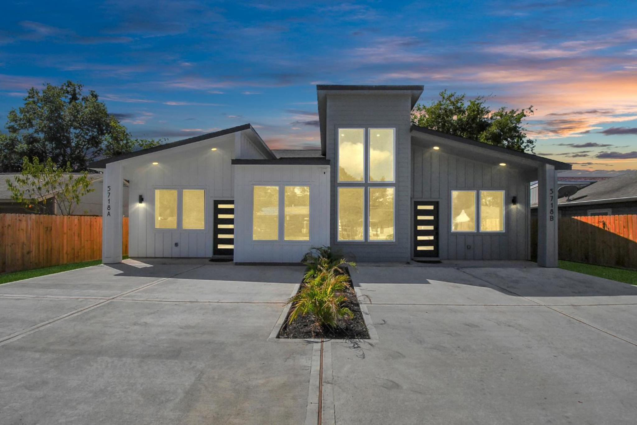 2 Homes Sleeps 18 Near Downtown Fully Gated with Parking view 4
