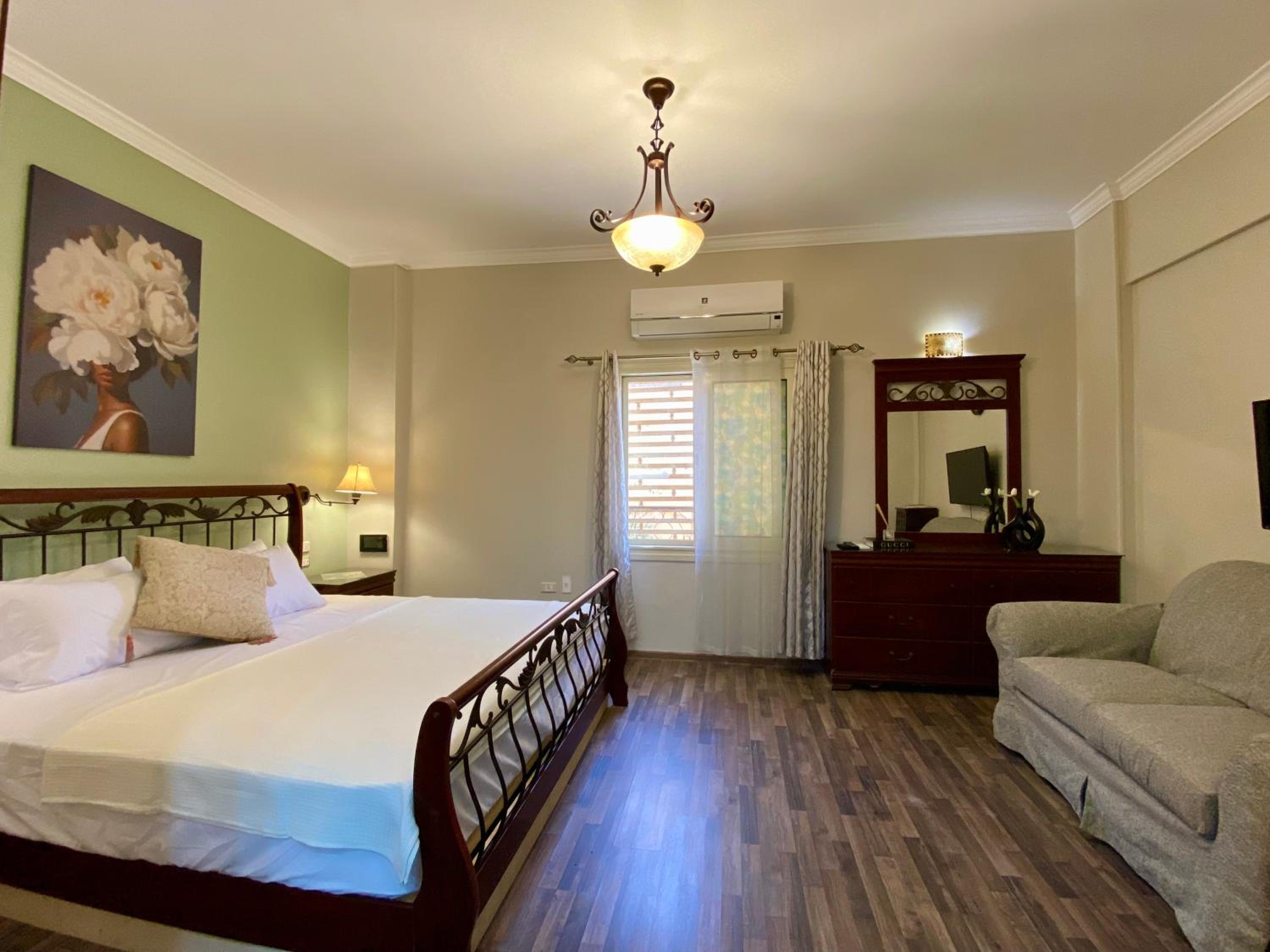 New Cairo 3BR Villa Garden & Prime Location By Best of Bedz