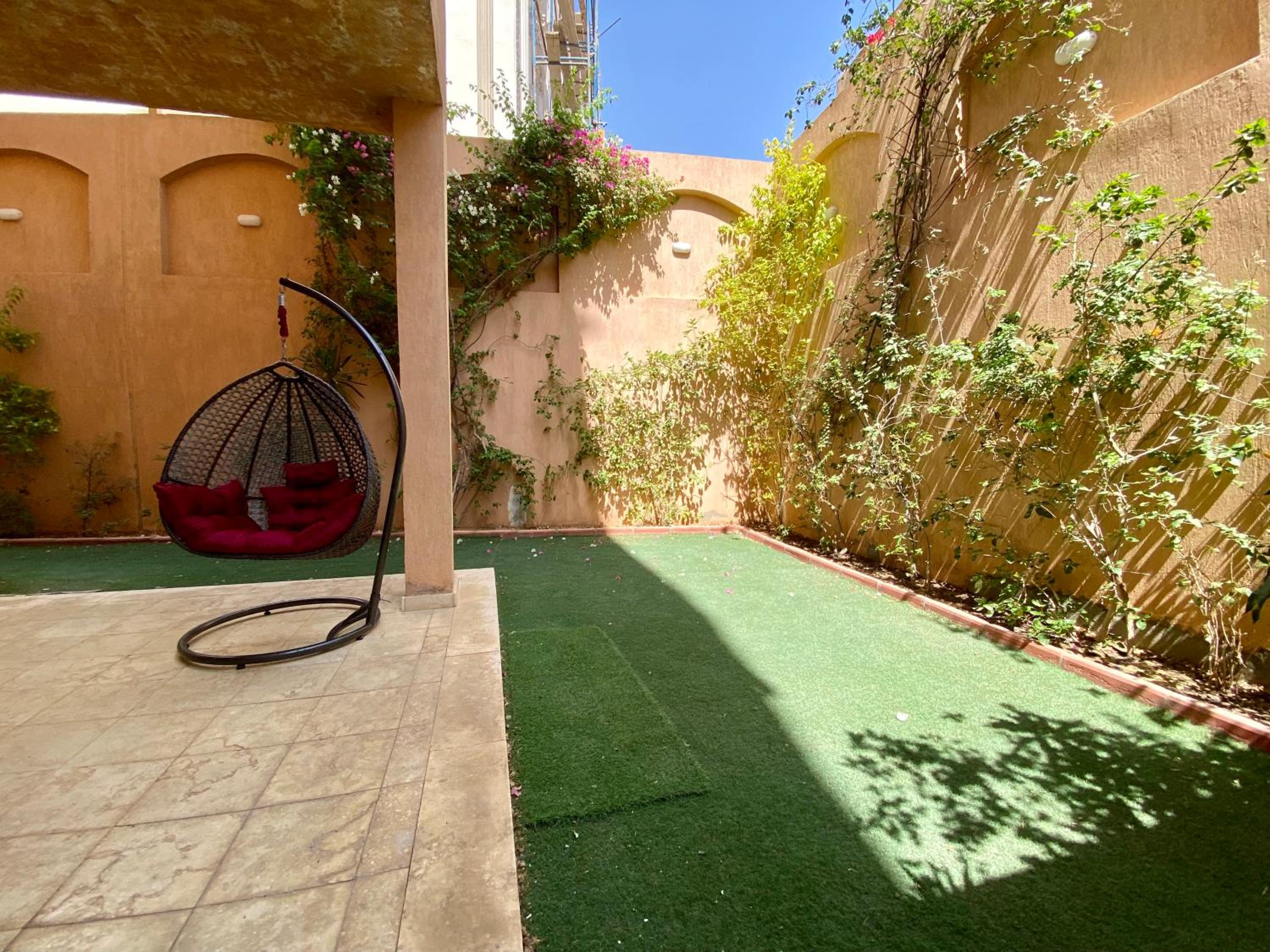 Luxurious New Cairo Villa Private Garden & Prime Location