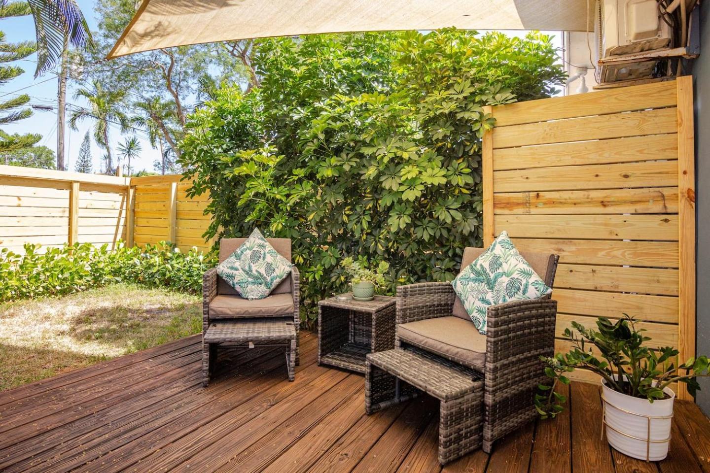 Private Studio Retreat Patio Near Beach