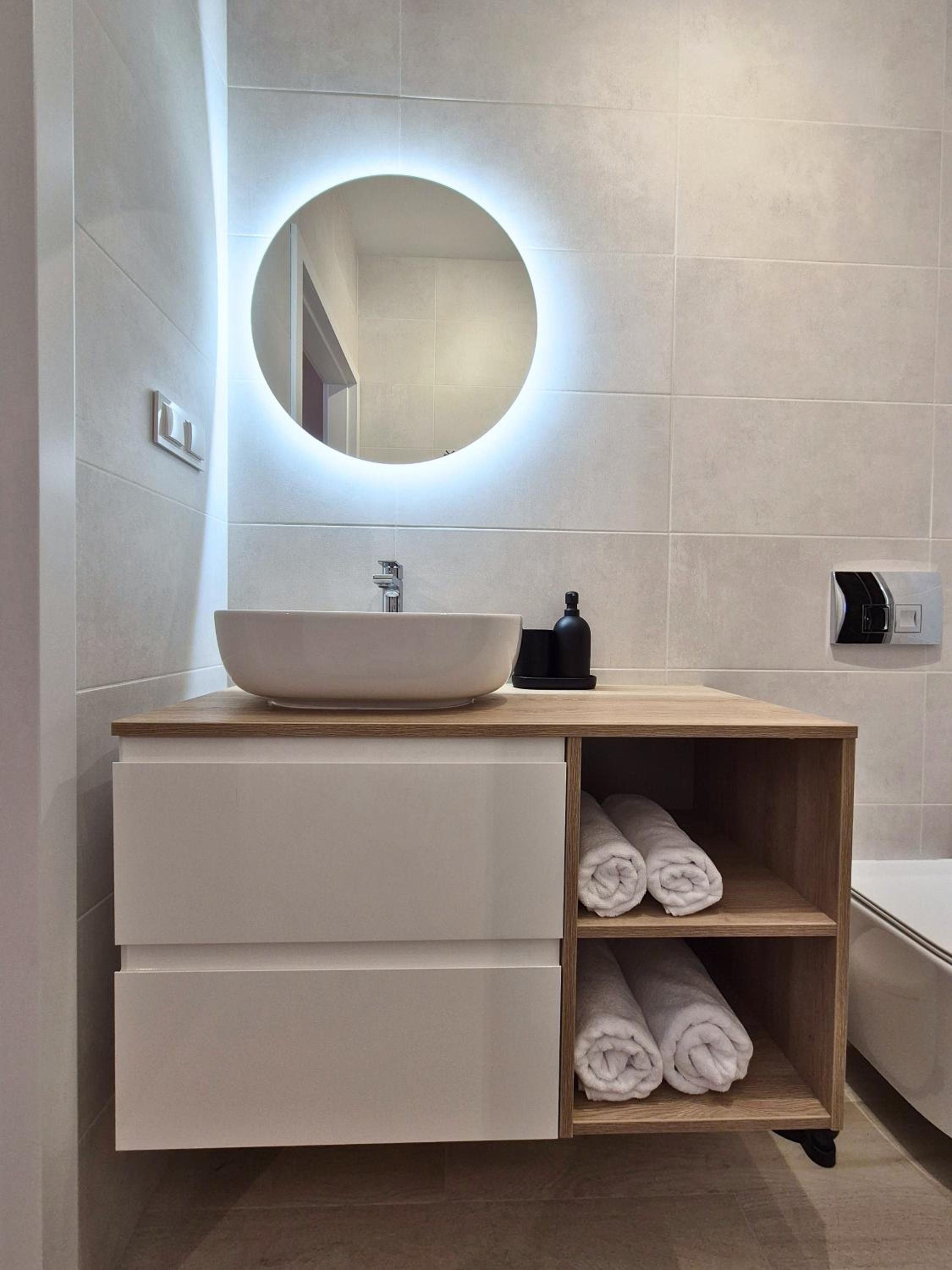 Roosevelta Residence Apartments - przy OFF Piotrkowska, FV - Klimatyzacja - WiFi, Orientarium, Atlas Arena, HopaLupa, Aquapark Fala, EC1